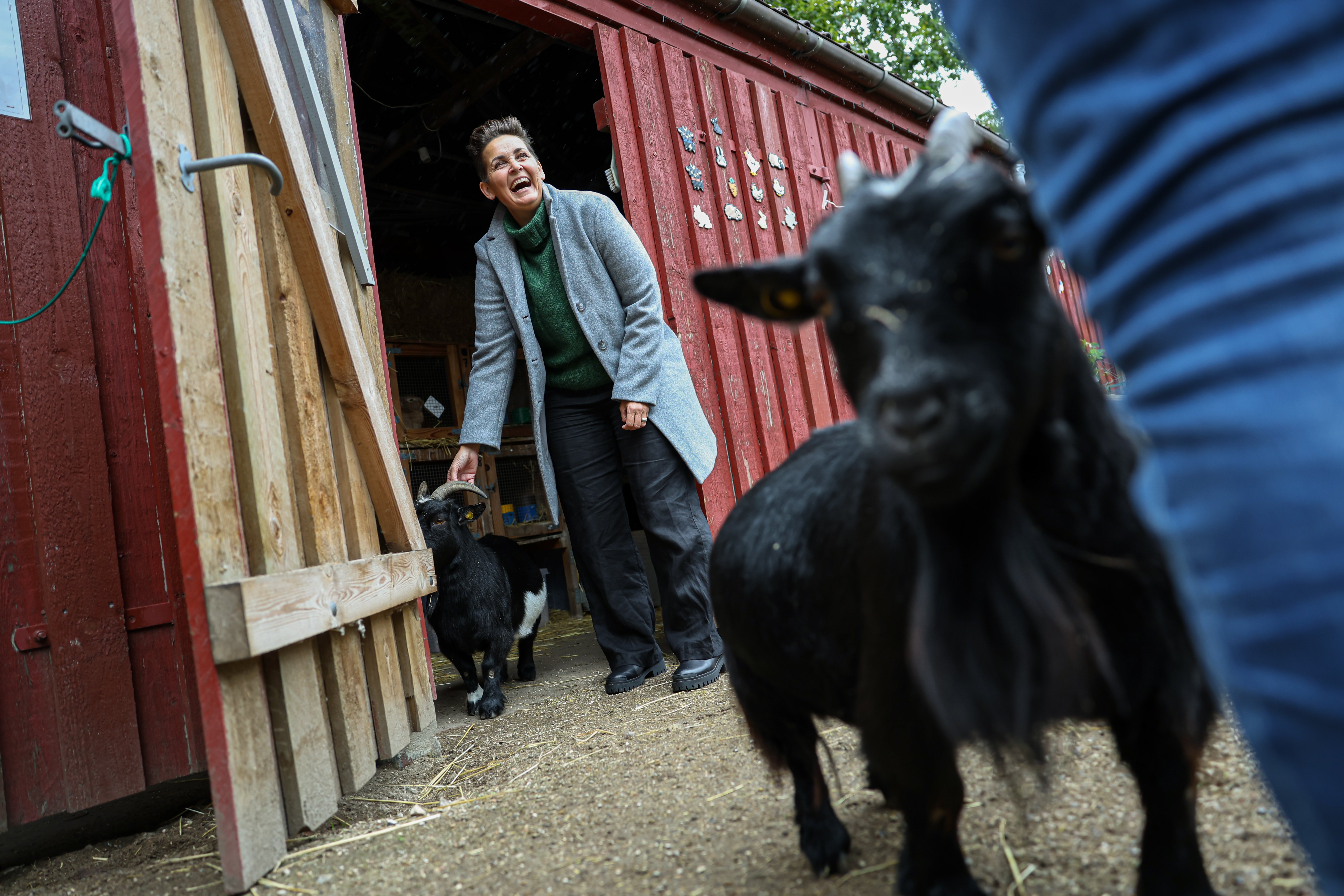 Pia Ohlsen Dyhr Fik tid til en rundvisning i Klub Svanen, der bl.a. er kendt for sit dyrehold. Foto: SF