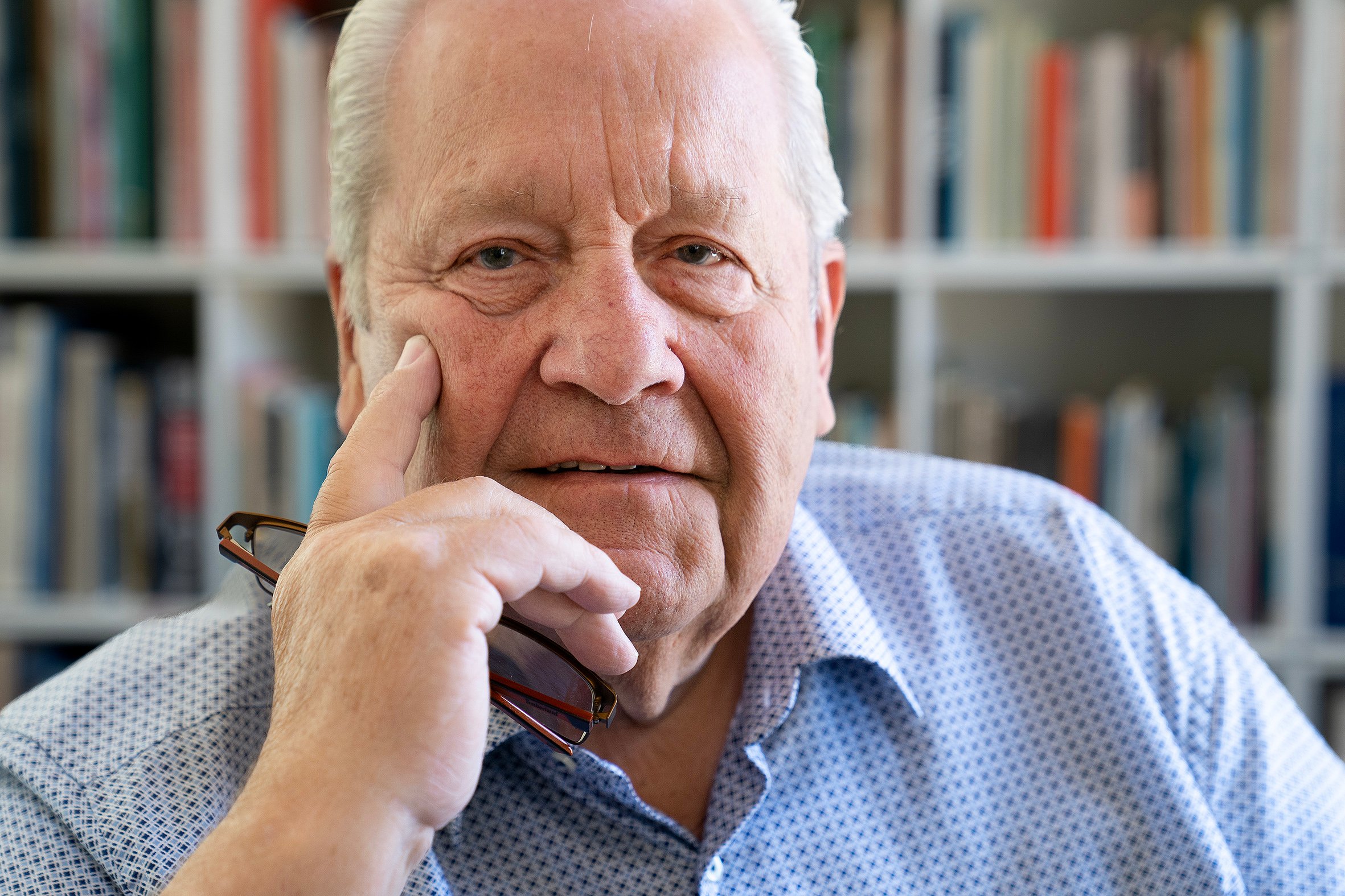 Svend Erik Hovmand var medlem af Folketinget i 32 år. Nu giver han en række gode råd til Andreas Karlsen. Foto: Thomas Olsen