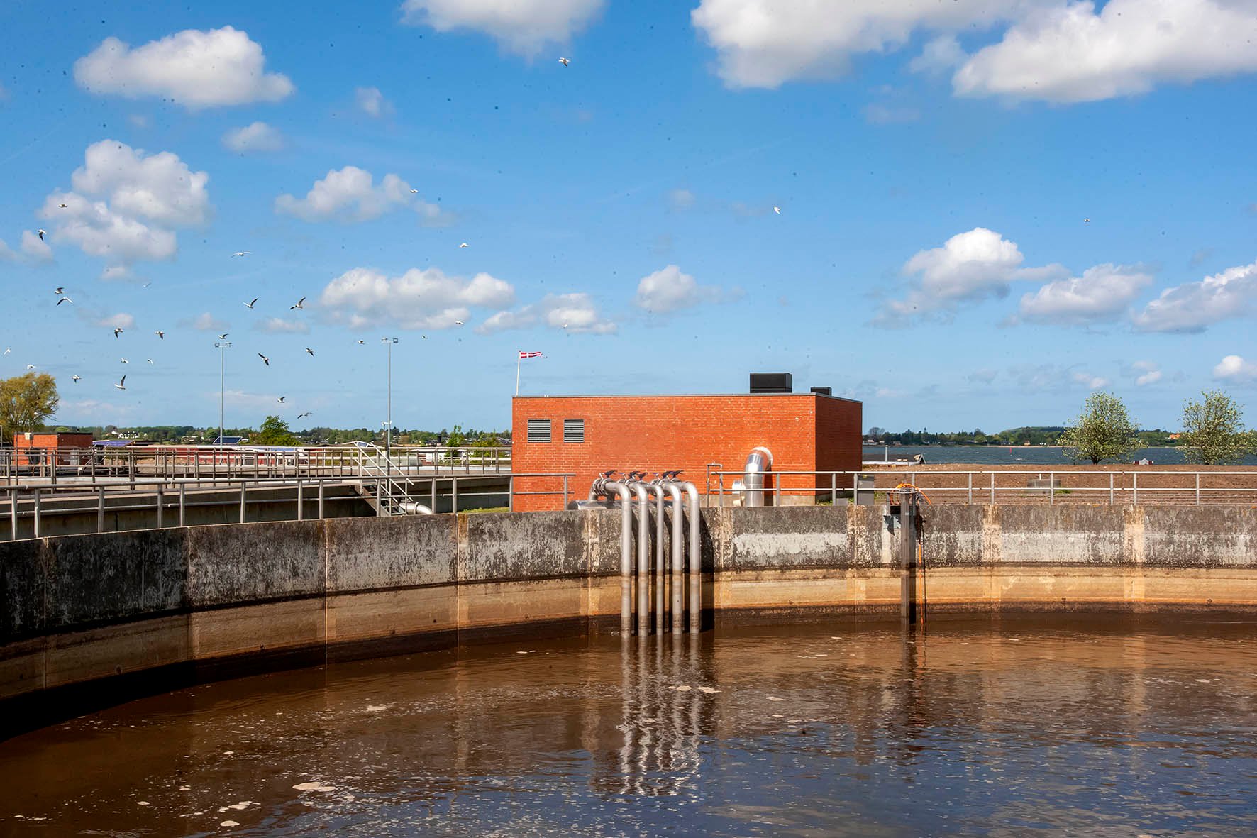 Der investeres 27 millioner kroner i at øge kapaciteten på Holbæk Renseanlæg, så der fremover bliver mindre risiko for overløb.