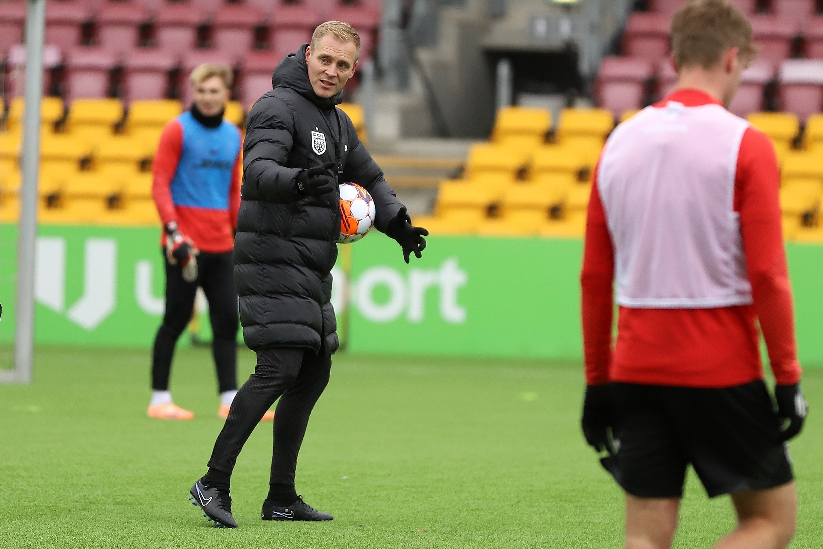 Når landsholdet har svært ved at bryde lavtstående modstandere ned, så er det noget, Johannes Hoff Thorup og FC Nordsjælland kan genkende fra Superligaen. Nu har klubben et par nye tricks med til at løse det problem. 