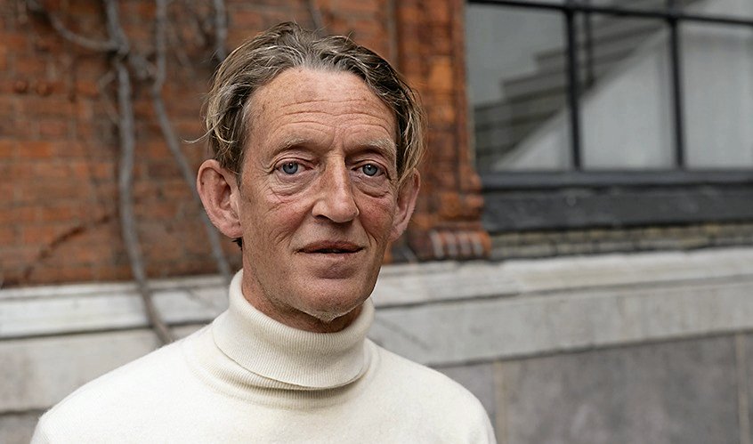 Martin Kongstad slår vejen forbi Gentoftegade Bibliotek for at blive interviewet. Foto: Ib Helles Olsen