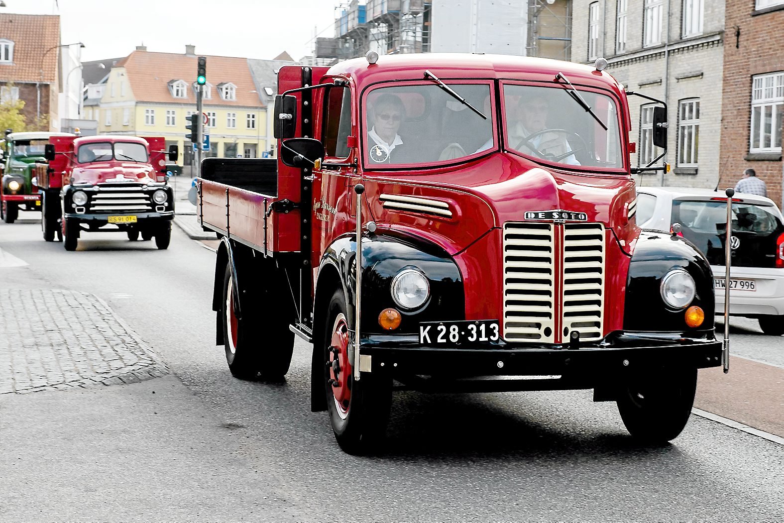 Her ses nogle veteranlastbiler på tur for nogle år siden, og på lørdag er der mulighed for at opleve et rekordstort antal på 100 køretøjer.