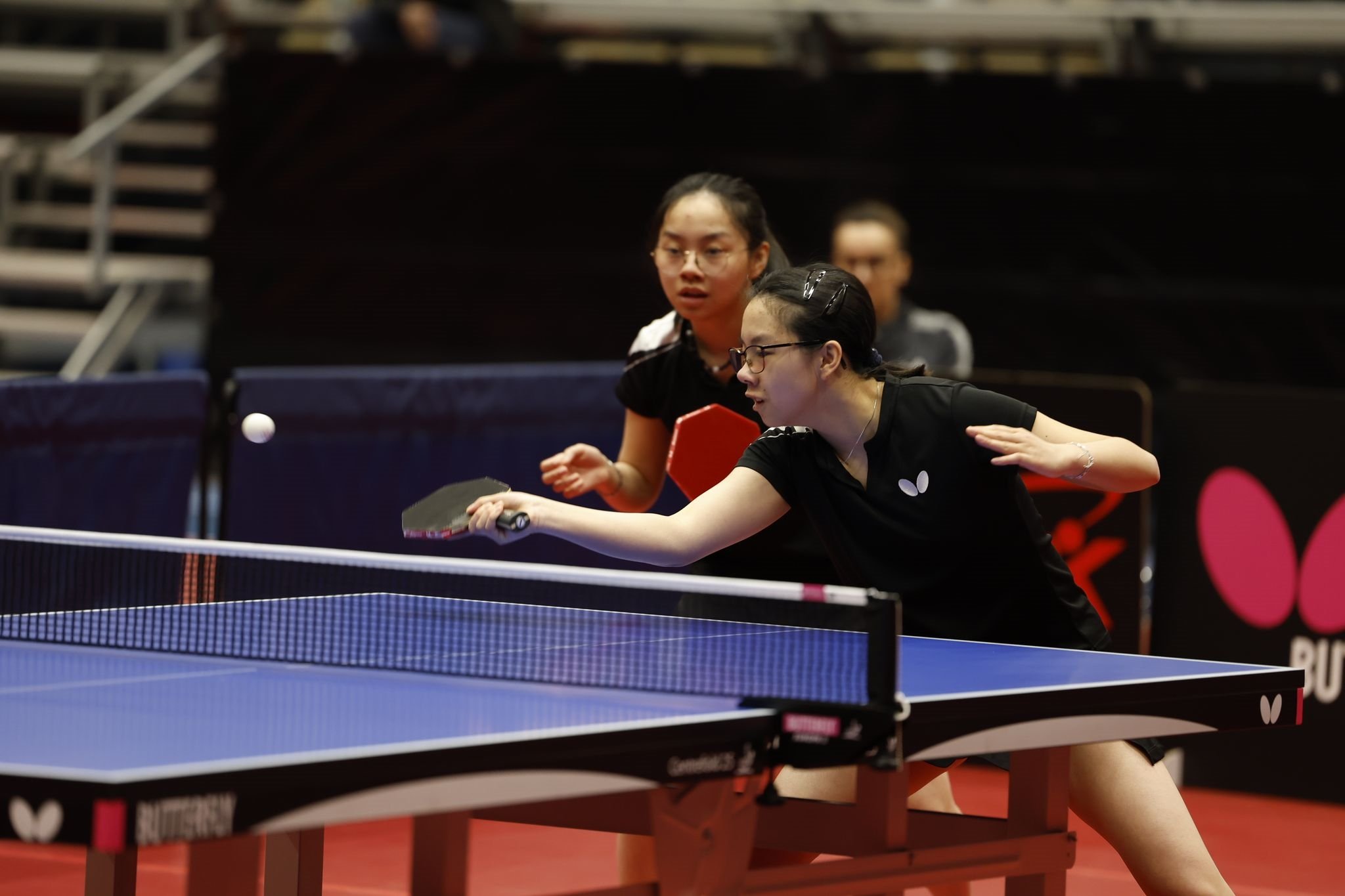 Emma og Sofie Eckeroth havde sat sig for at tage medaljer med hjem fra doublerækken - det mål blev indfriet, da de vandt kvartfinalen.