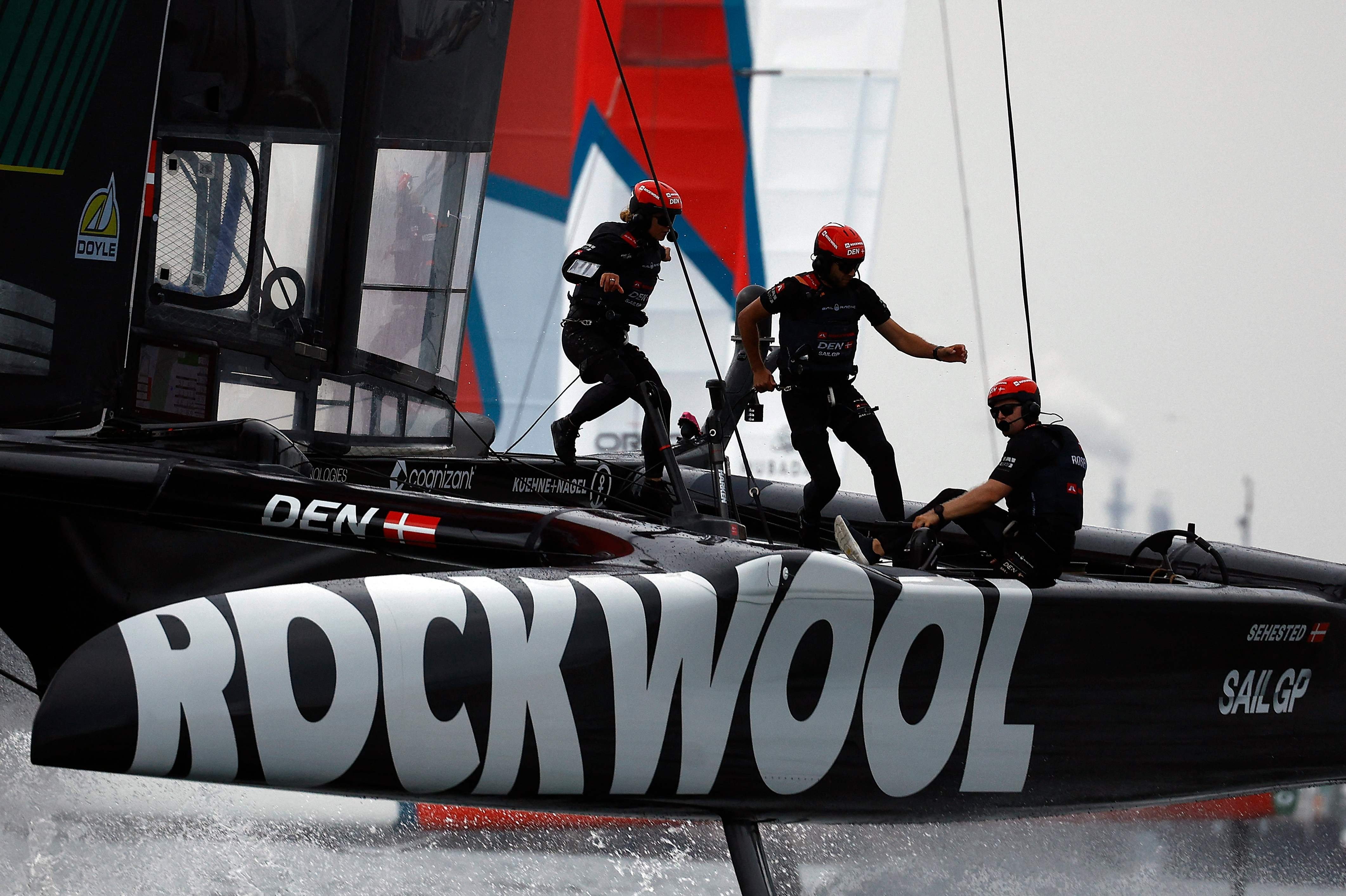 Den danske SailGP-båd skal klare sig uden styrmanden Nicolai Sehested, der er tæt på en familieforøgelse.