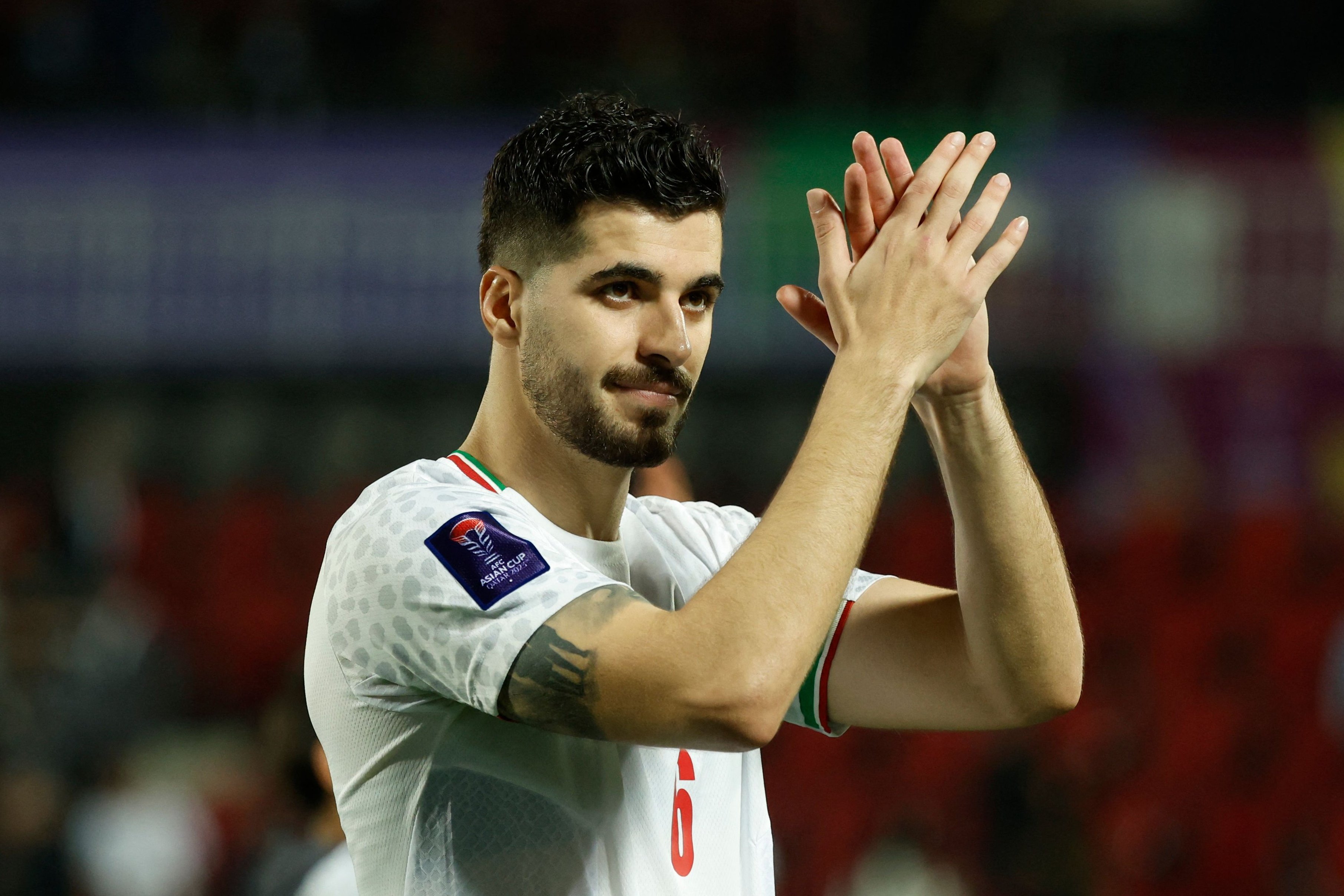 Iran og Qatar mødes i semifinalen i Asian Cup, men Vejles Saeid Ezatolahi undrer sig over valget af dommeren.