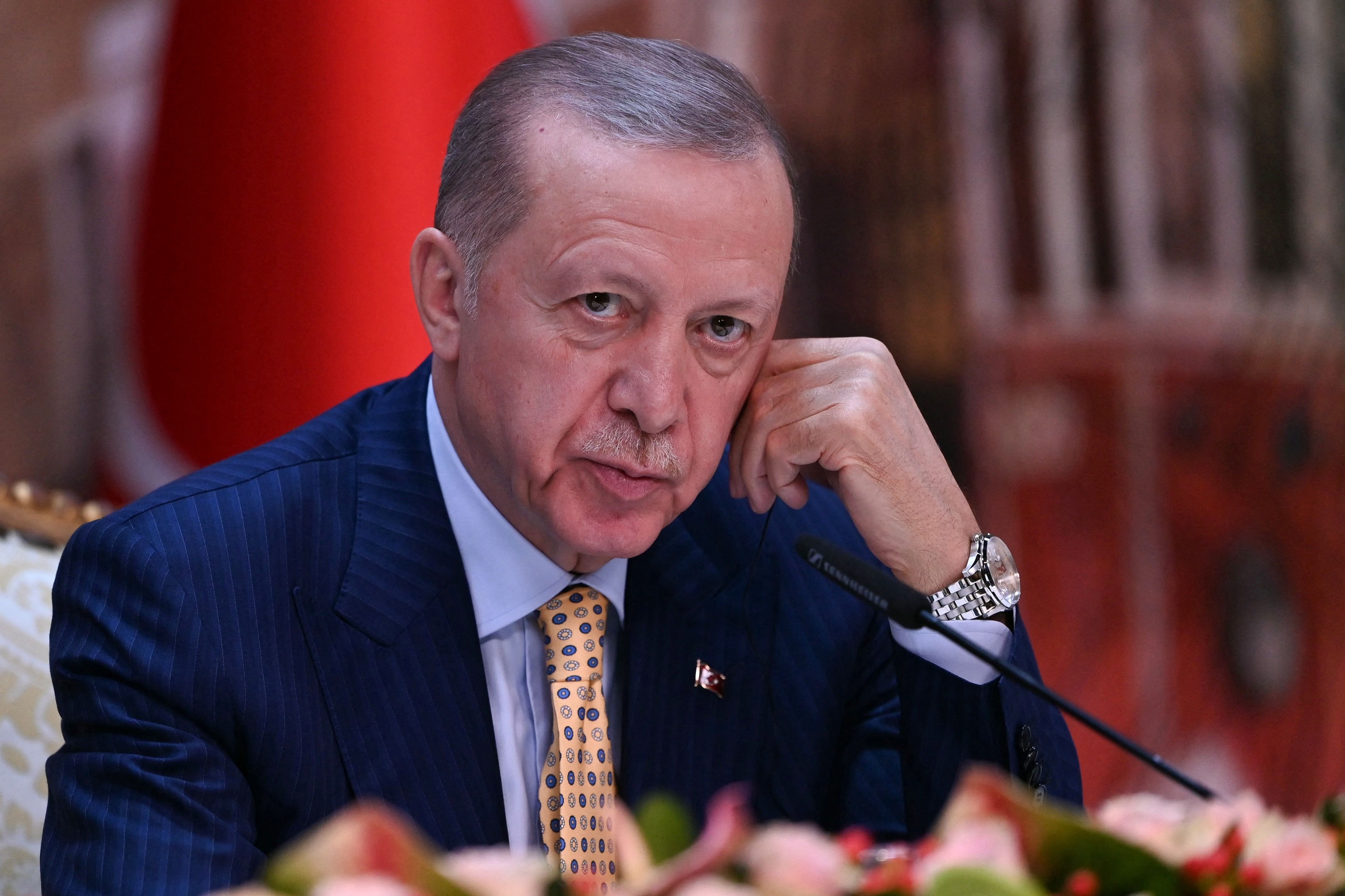 - Ingen kan få os til at betegne Hamas som en terrororganisation, siger Tyrkiets leder, Recep Tayyip Erdogan.