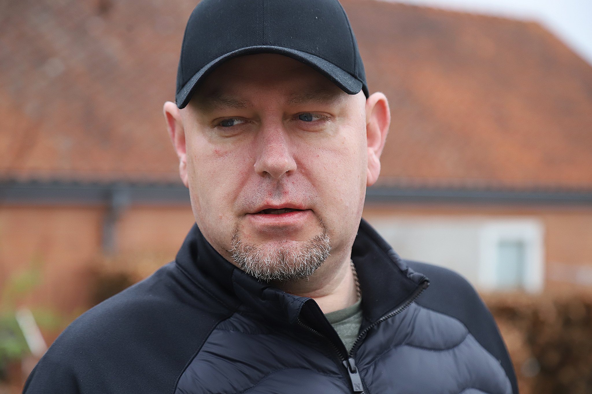 Søren Levin Bøckhaus Thormann var meget tæt på det rækkehus i Helsinge, hvor der torsdag aften skete en eksplosionsbrand. Foto: Allan Nørregaard