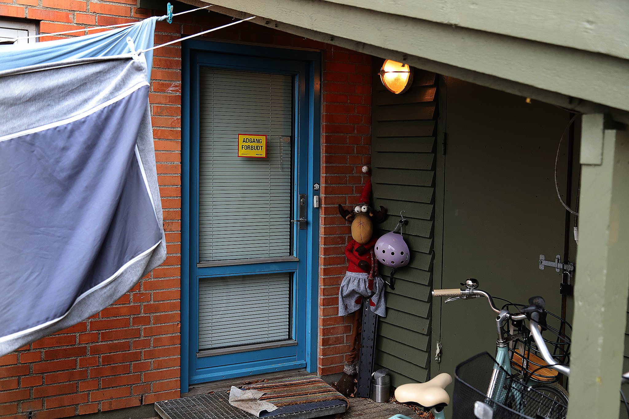 Her ses hoveddøren til rækkehuset, hvor eksplosionen fandt sted. Foto: Allan Nørregaard