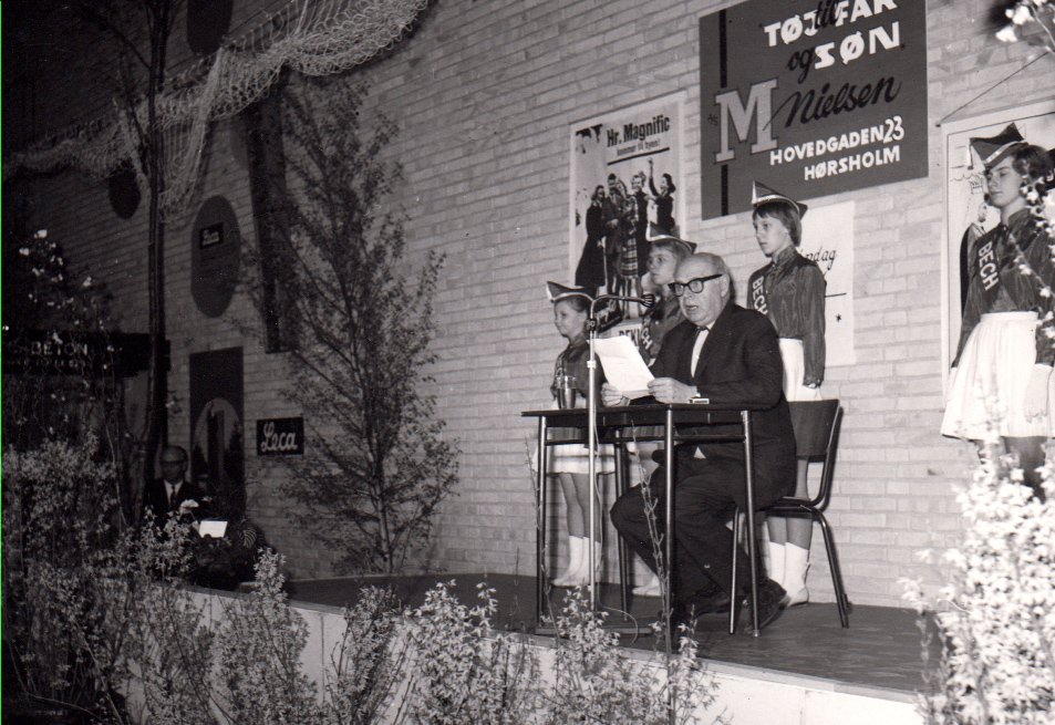 PH på talerstolen ved arrangement i Hørsholm i 1964. Foto: Hørsholmarkivet