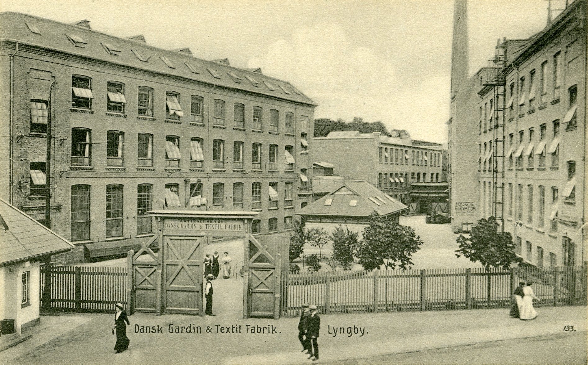 Gardinfabrikkens bygninger på Gl. Lundtoftevej 1 cirka år 1900. Foto: Lyngby-Taarbæk Stadsarkiv