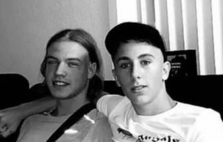 David Seseljevic (tv.) med sin barndomsven Petar Stesevic blev begge dræbt ved knivstikkeriet i marts 2023. - Privatfoto David Seseljevic (tv.) med sin barndomsven Petar Stesevic blev begge dræbt ved knivstikkeriet i marts 2023.