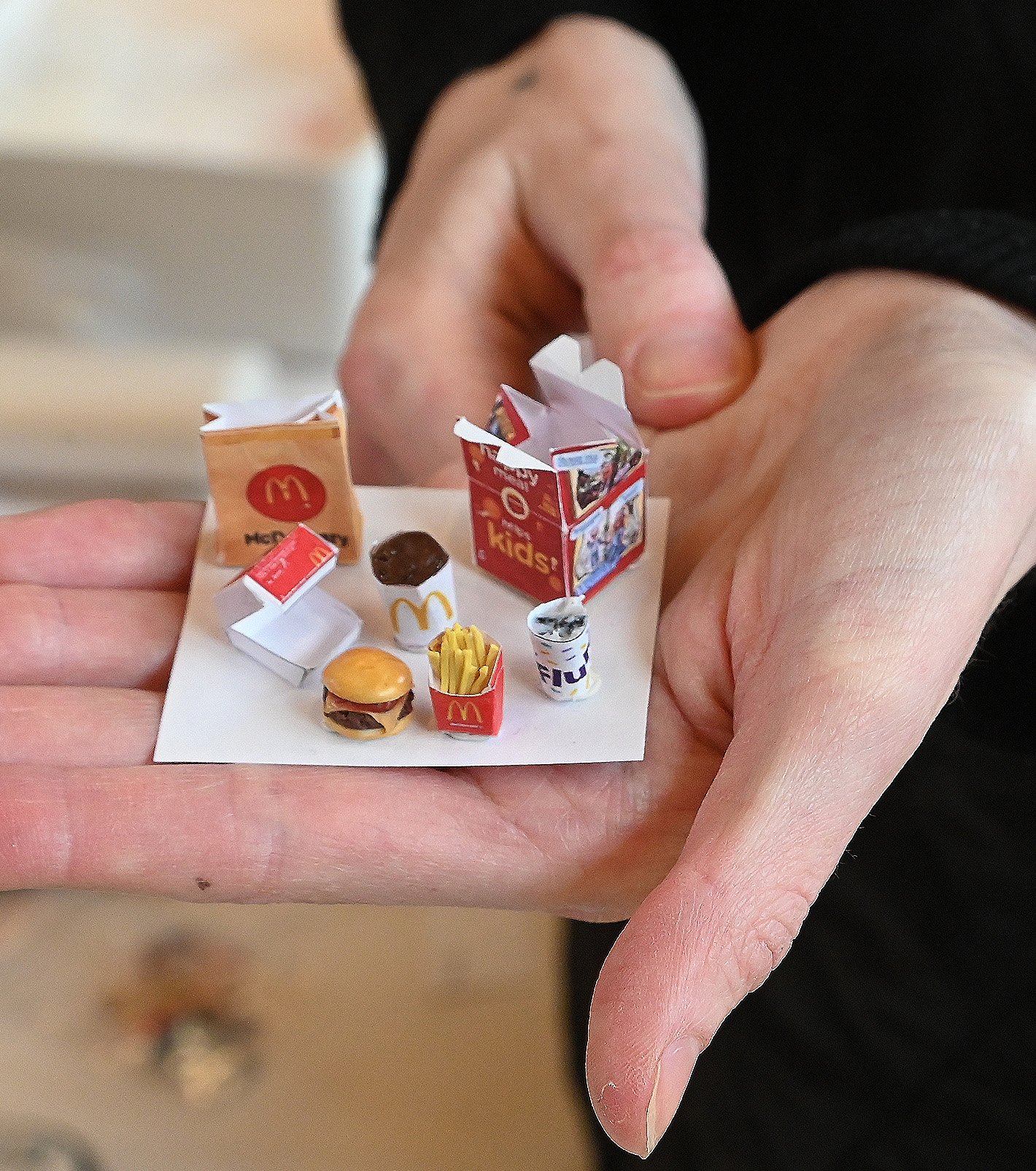 Mathilde Lusty Sørensen står bag denne miniudgave af en happy meal, der også fås i en fiskevariant med Filet-o-Fish. Foto: Jan F. Stephan