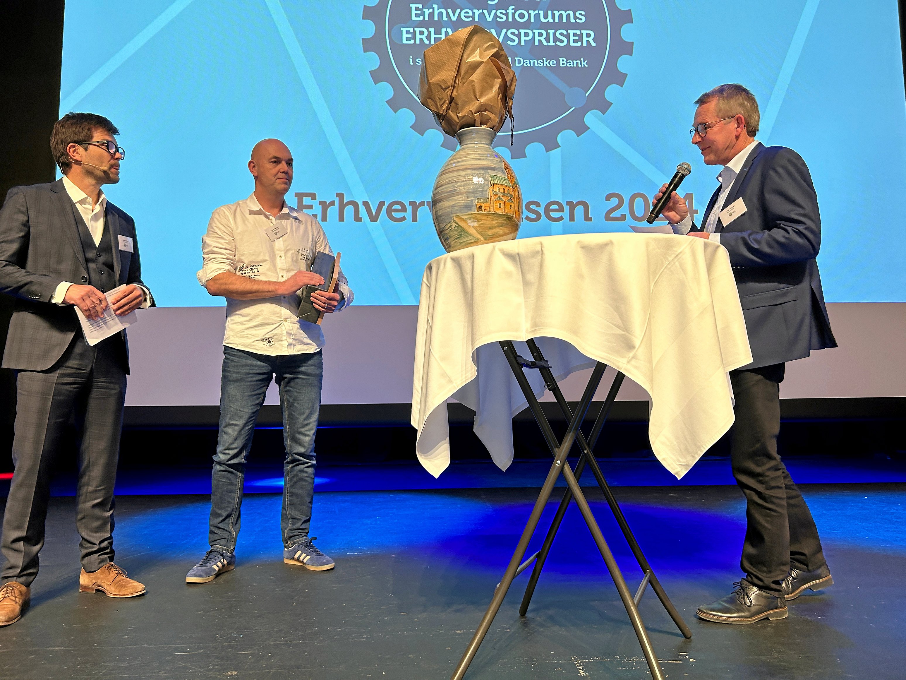 Anders Sørensen (midten) fra Ringsted Festival har vundet en pris. Foto: PR
