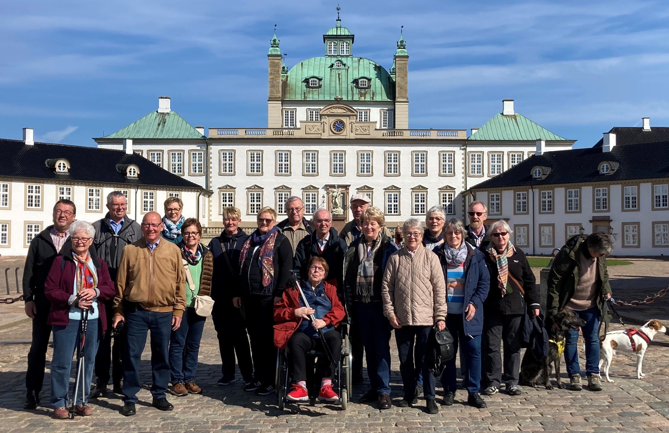 De var også på Gilleleje Havn og ved Nakkehoved fyr. Der var desuden en udflugt til Dyrehaven i Klampenborg med hestevognskørsel, som blev afsluttet med et besøg på Dyrehavsbakken.