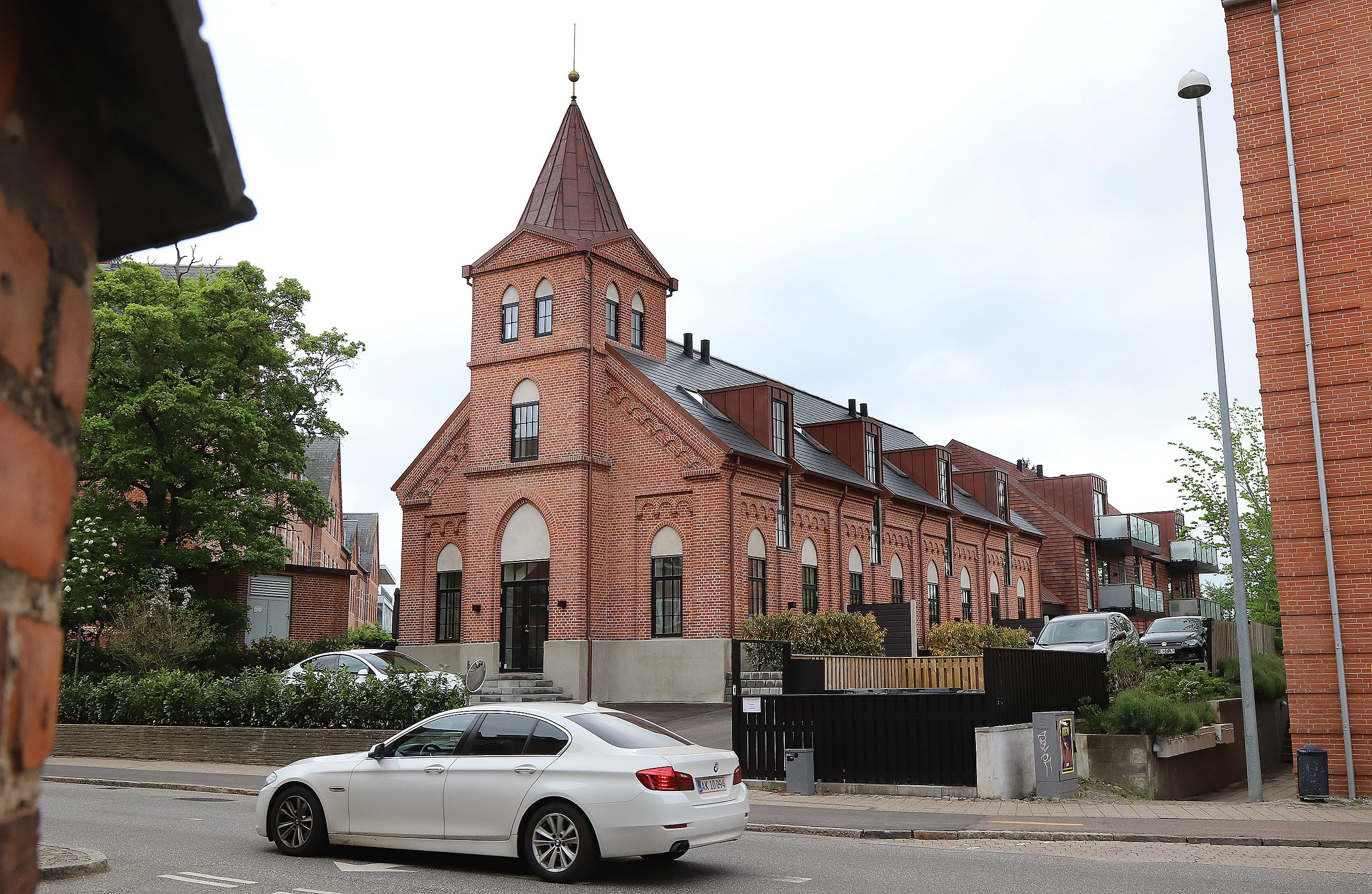 Det ligner en kirke, men gemmer på noget helt andet.
