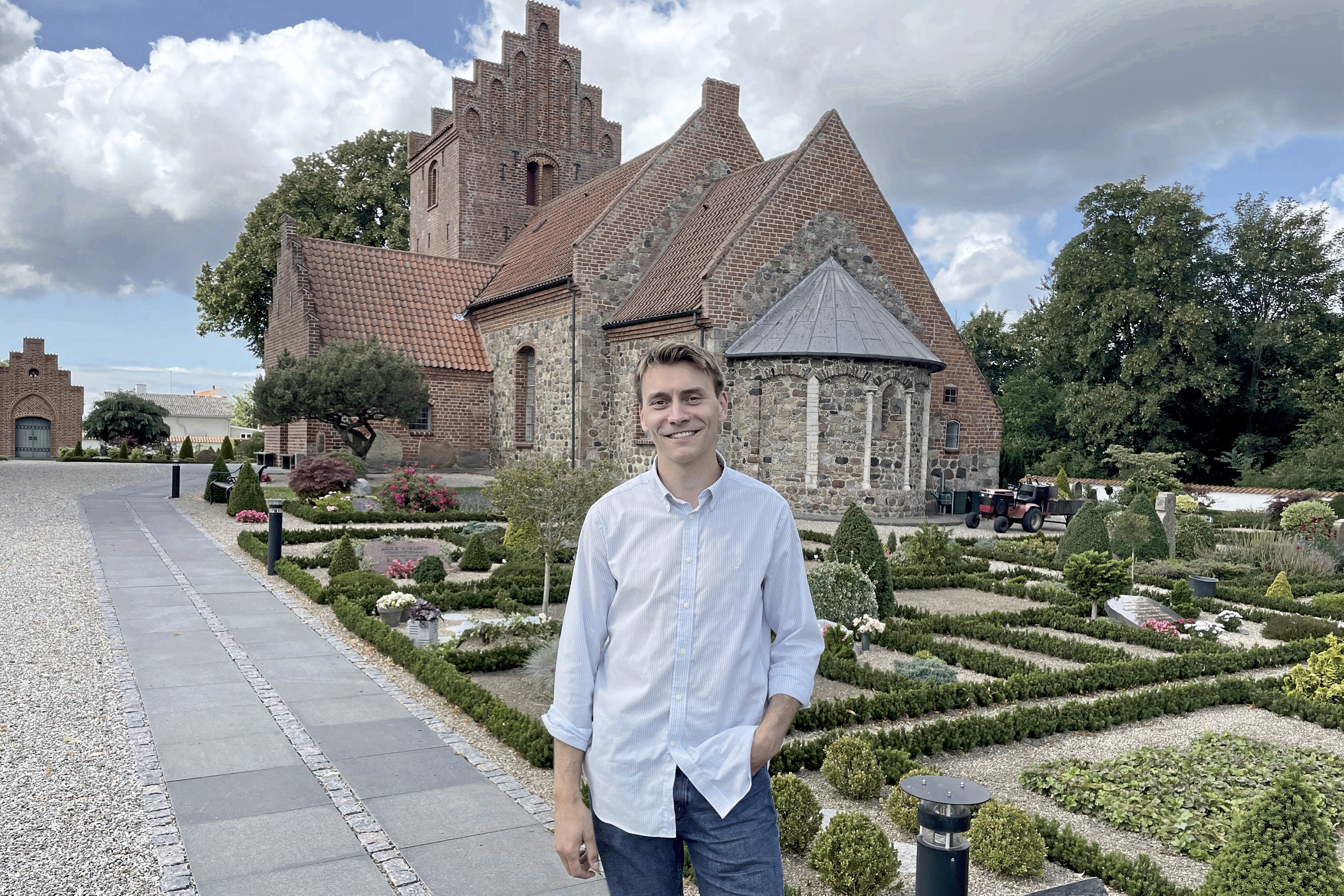 Tobias Kjærulf troede, at han skulle arbejde med anbragte unge. I stedet blev han draget af livets store spørgsmål og endte som præst i Munke Bjergby.