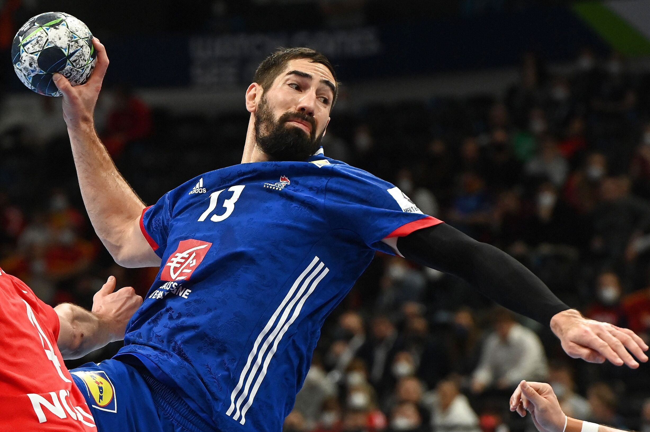 Nikola Karabatic kan stadig bidrage på det franske landshold både på og uden for banen, mener håndboldekspert.