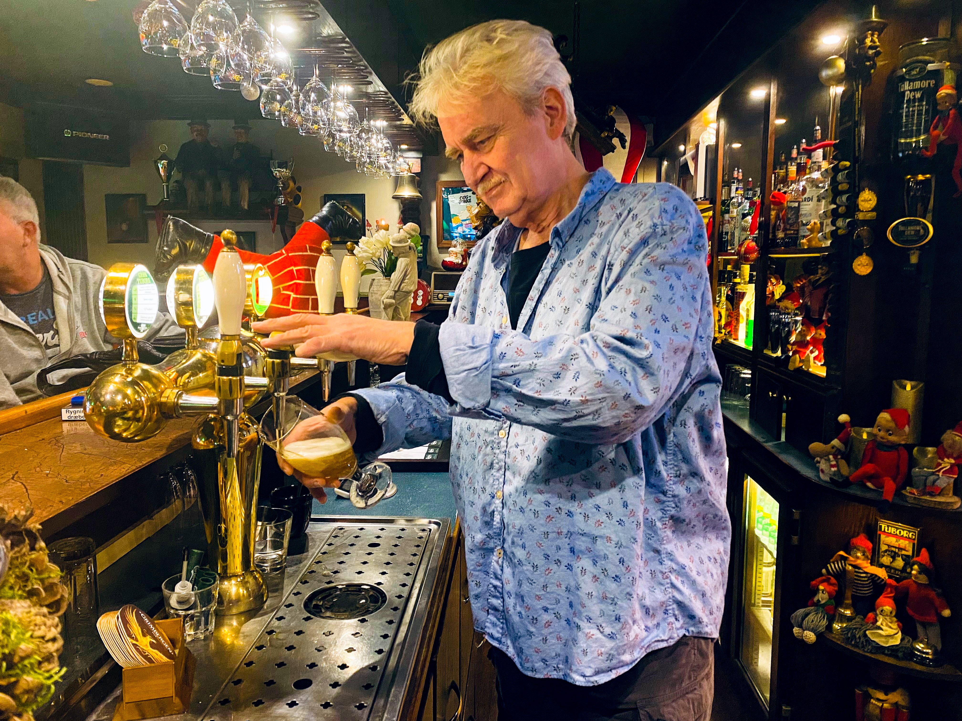 Siden 1932 er der blevet serveret øl, bitter, mad og vin på Rødovrevej 260, hvor Carls Old Inn holder til. På lørdag inviterer Carls Old Inn til 90 års fødseldag.