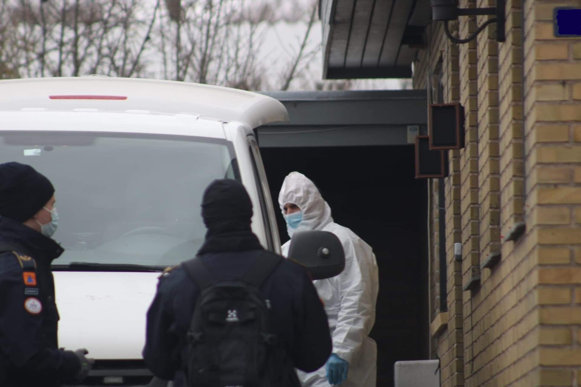 En 35-årig mand blev torsdag kendt skyldig i forsøg på terrorisme. På hans bopæl på Anders Larsensvej i Holbæk fandt myndighederne i februar 2021 kemikalier og skydevåben som ifølge skyldkendelsen skulle indgå i en eller flere terrorhandlinger.