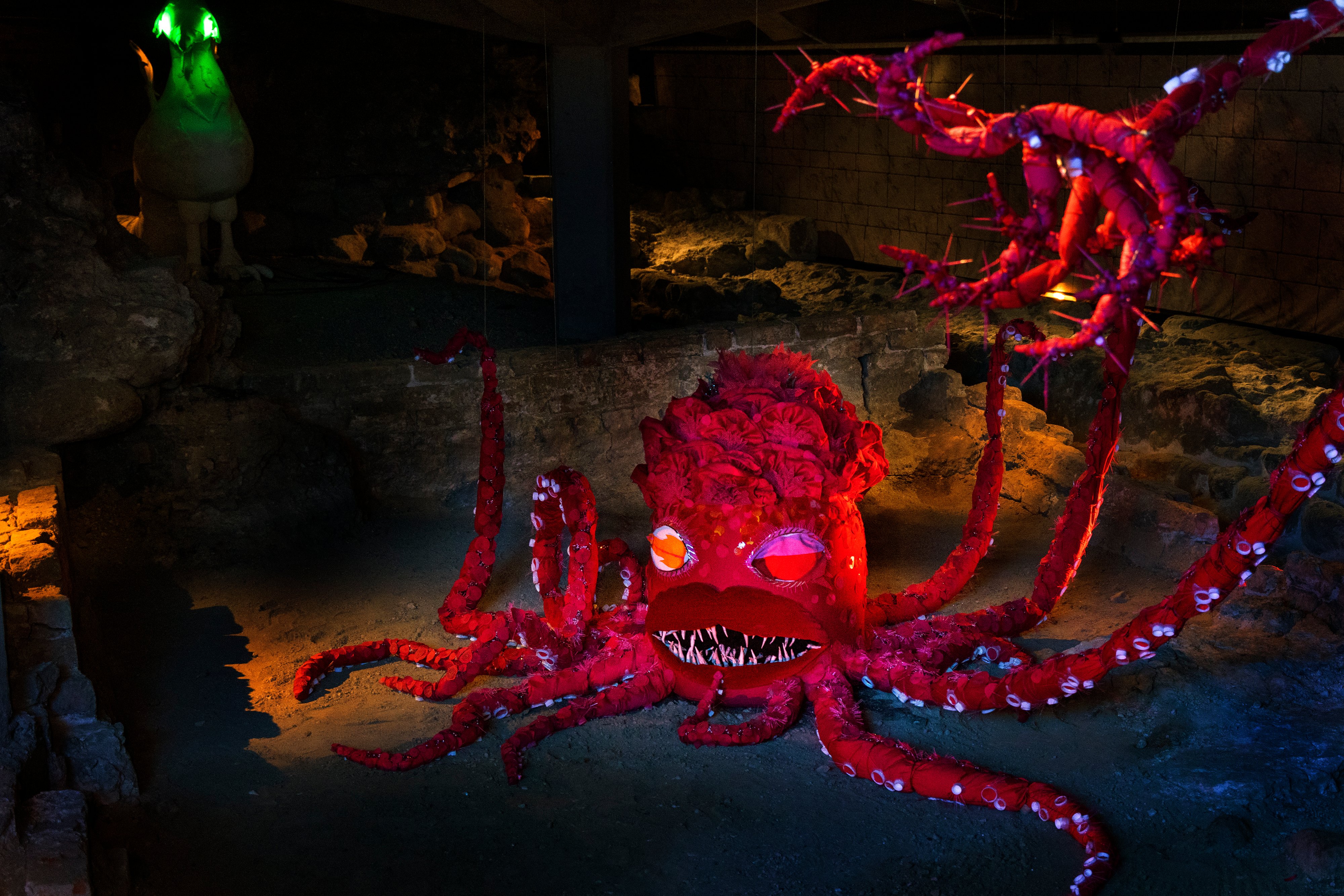 I renæssancen var der en udbredt tro på monstre, lyder det fra Nationalmuseet, der har tænkt sig at slippe nogen af dem løs i Kronborgs kolde kældre. Monstrene kan dog mere end bare at skræmme. De er nemlig væsener med ægte følelser, og de fungerer på den måde som en sjov samtalestarter, og ideen er, at monstrene kan gøre os mennesker lidt klogere på de følelser, vi kan blive ramt af.