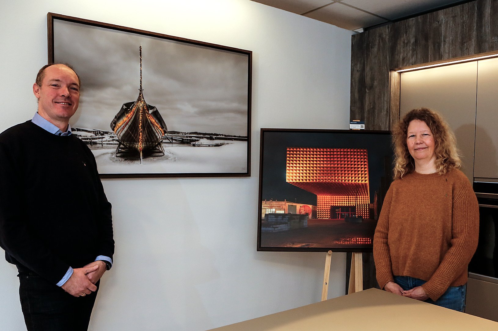 Jacob Surland og Karen Vesterager bor i Roskilde og laver også billeder af motiver fra Roskilde. Her er det Havhingsten og Ragnarock. Foto: Kenn Thomsen