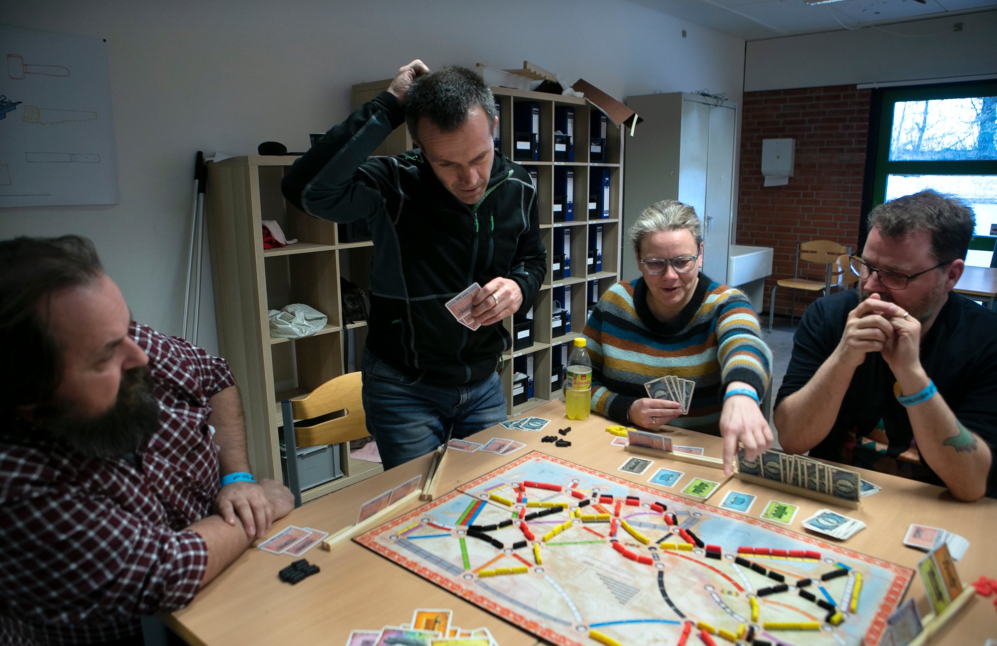Deltagerne på Maglehøjskolen i Ølstykke kunne i næsten to døgn gå i krig med hele 250 forskellige brætspil. Foto: Kim Rasmussen