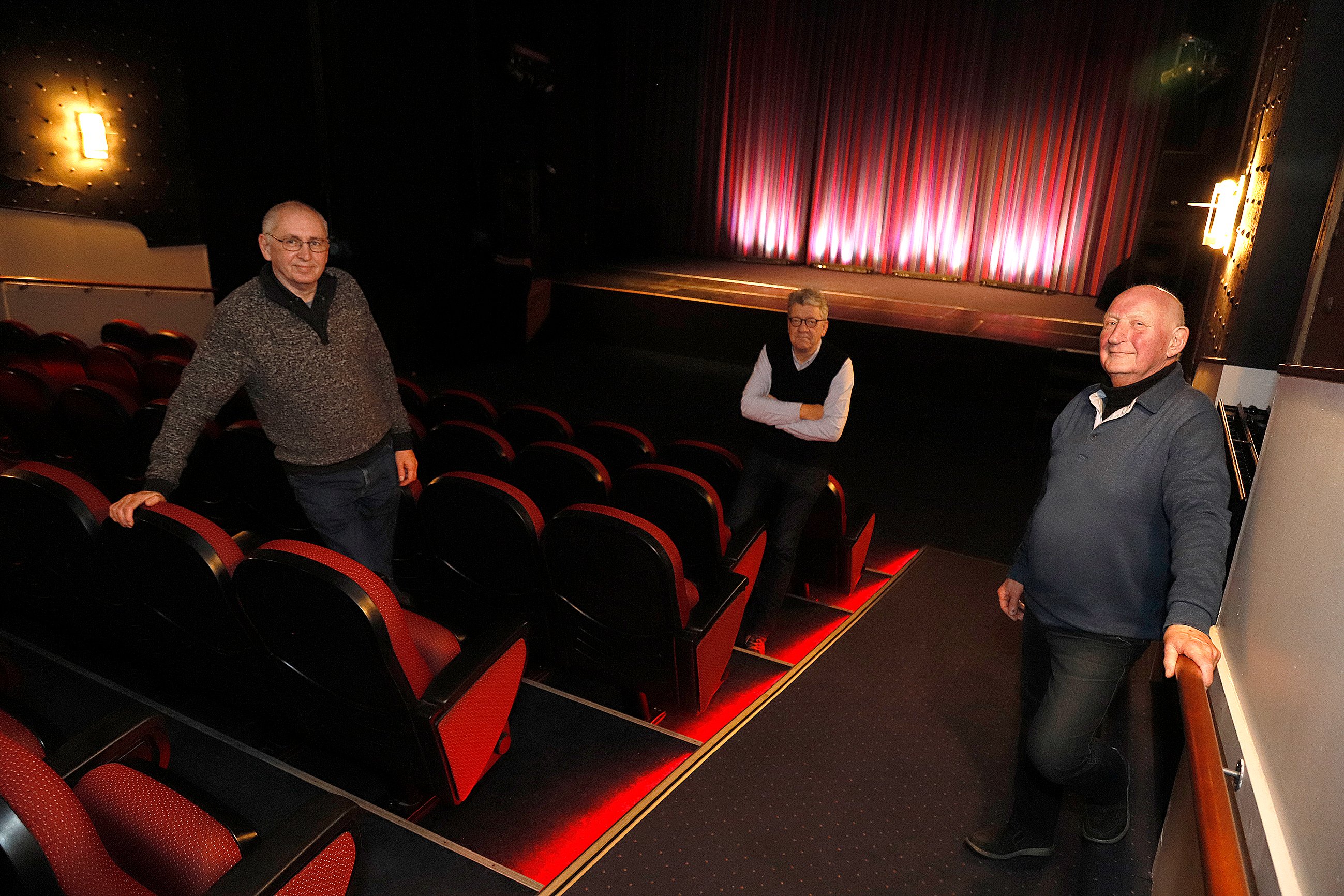 En gruppe på 40 frivillige driver Hillerøds hyggelige kulturhus Café Slotsbio med både biograf, spillested og café.
