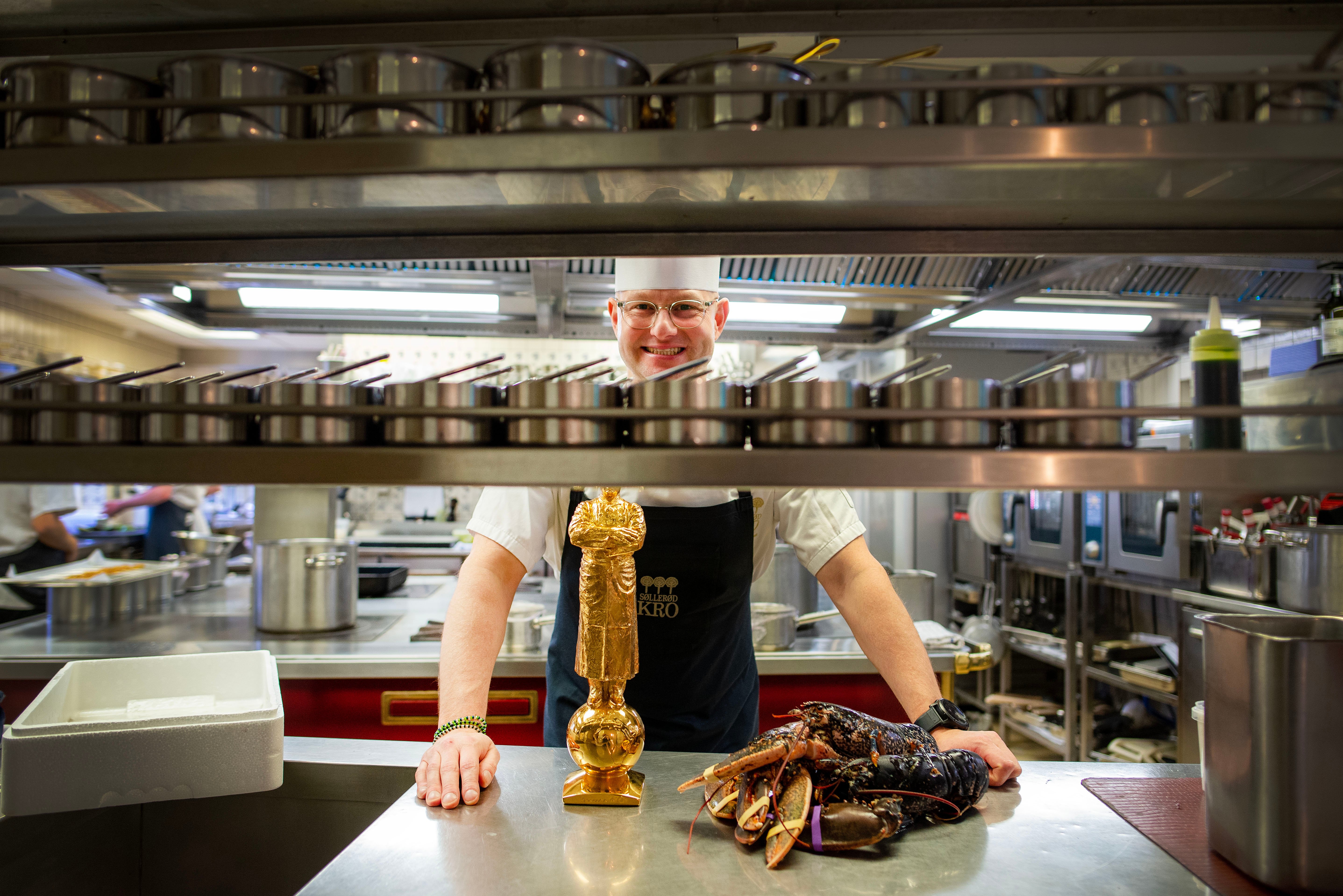 Brian Mark Hansen ses her i køkkenet på Søllerød Kro sejren i 2023 efter at have vundet kokkekonkurrencen Bocuse d’Or.