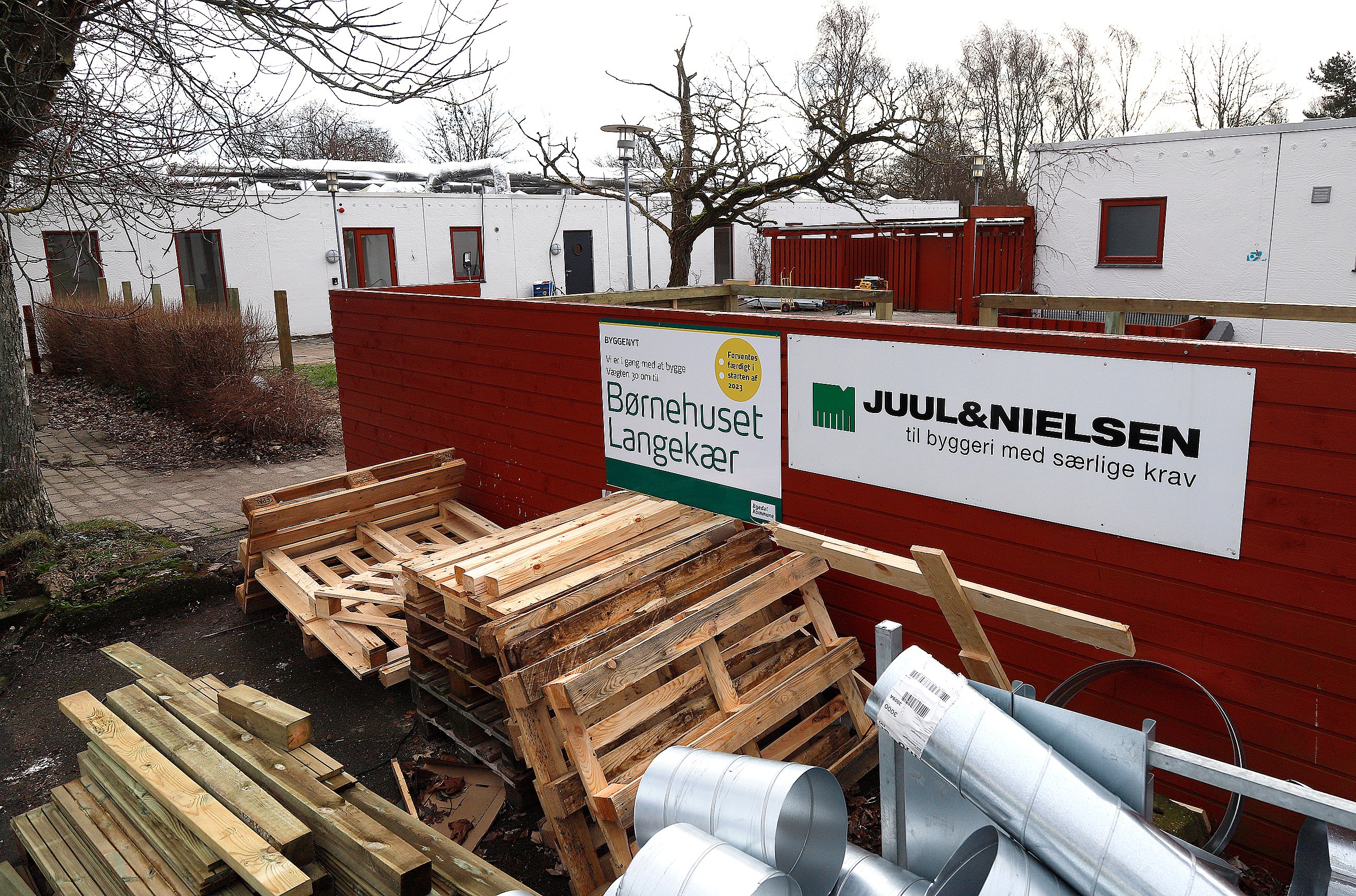 Børnehuset Langekær er allerede under renovering, og nu skal byrådet tage stilling til en udvidelse. Foto: Allan Nørregaard