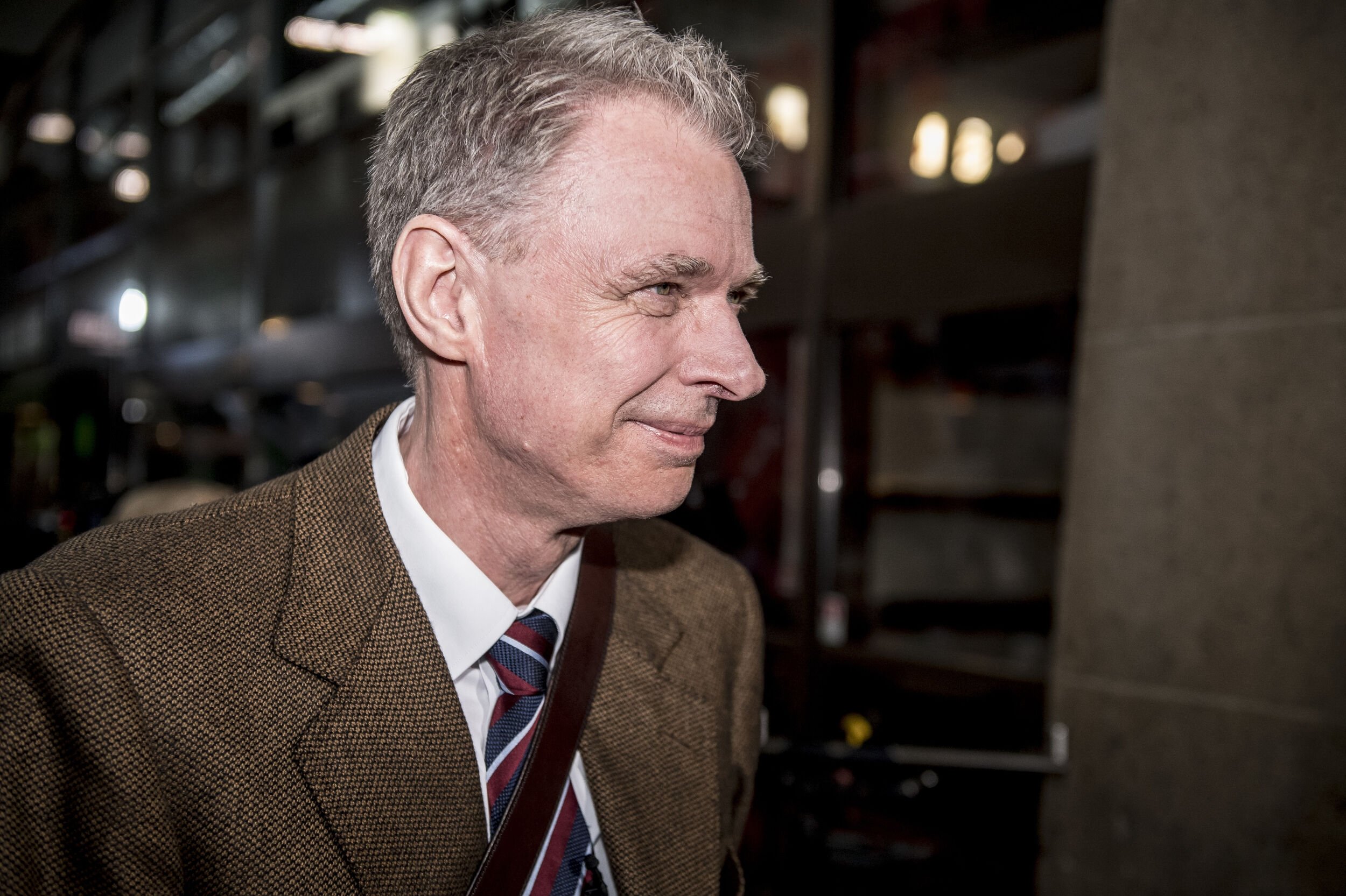 Klaus Riskær Pedersen blev frifundet for anklage om at overtræde direktør-forbud. Nu vil han have det ophævet.