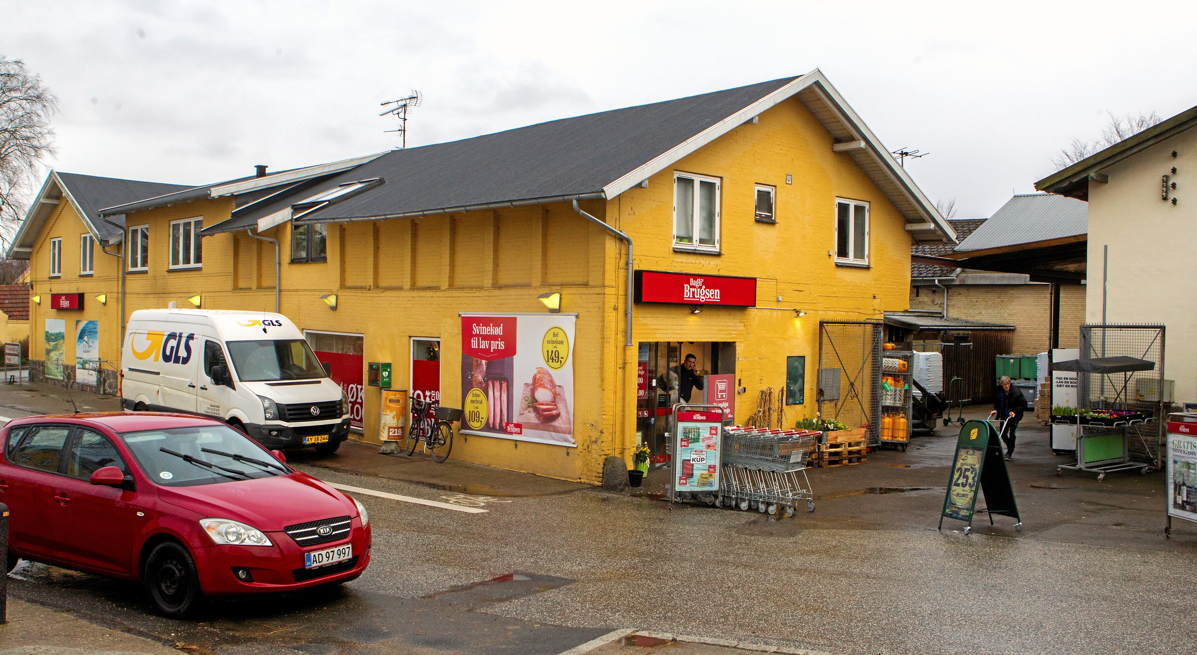 Dagli’brugsen i Jystrup har været landsbyens omdrejningspunktet i over 100 år. Nu er den blevet overtaget af Kirke Stillinge Brugsforening.