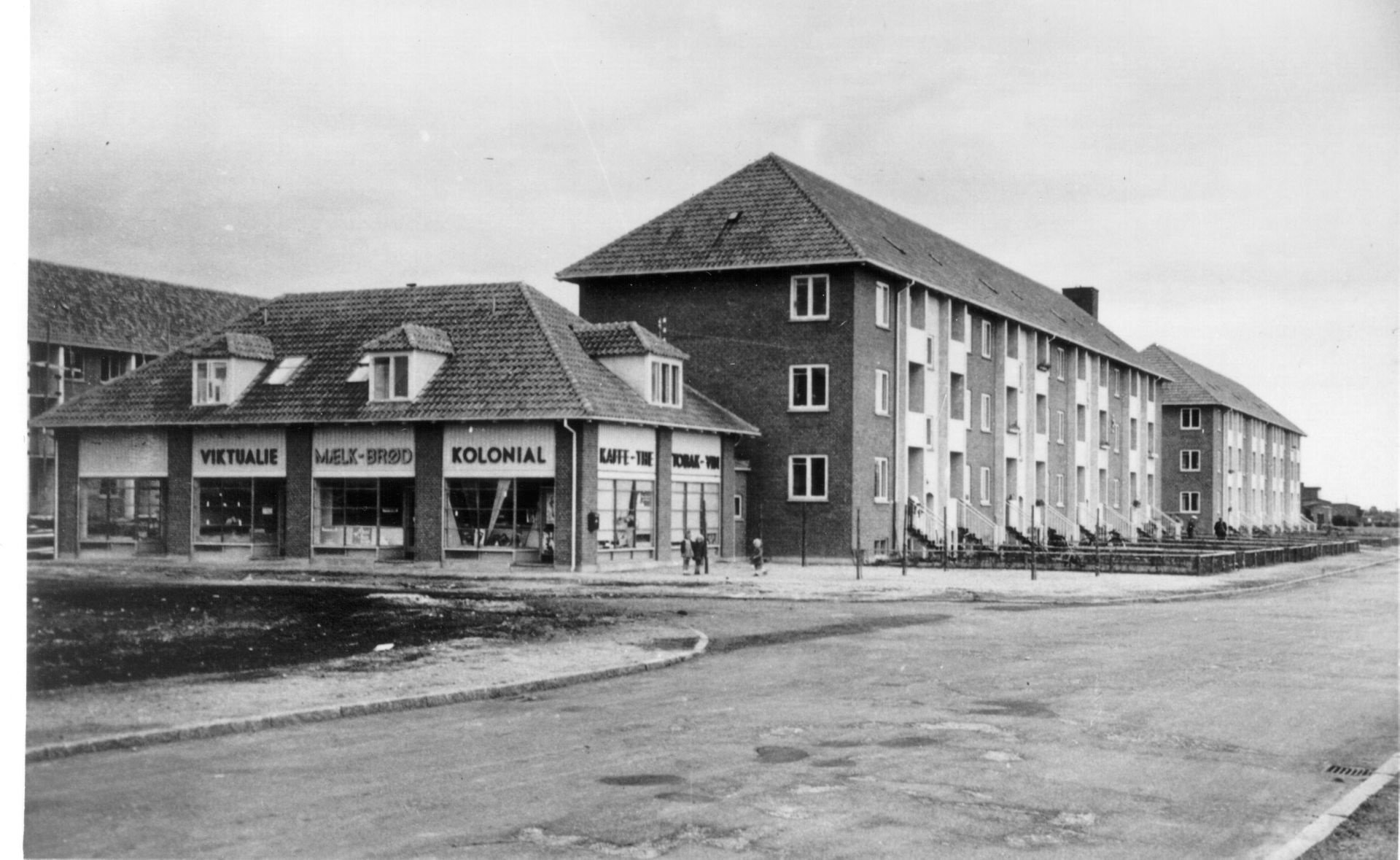 Sådan så Kirkebjerg Torv ud, da det var nybygget i maj 1946. Foto: Privat