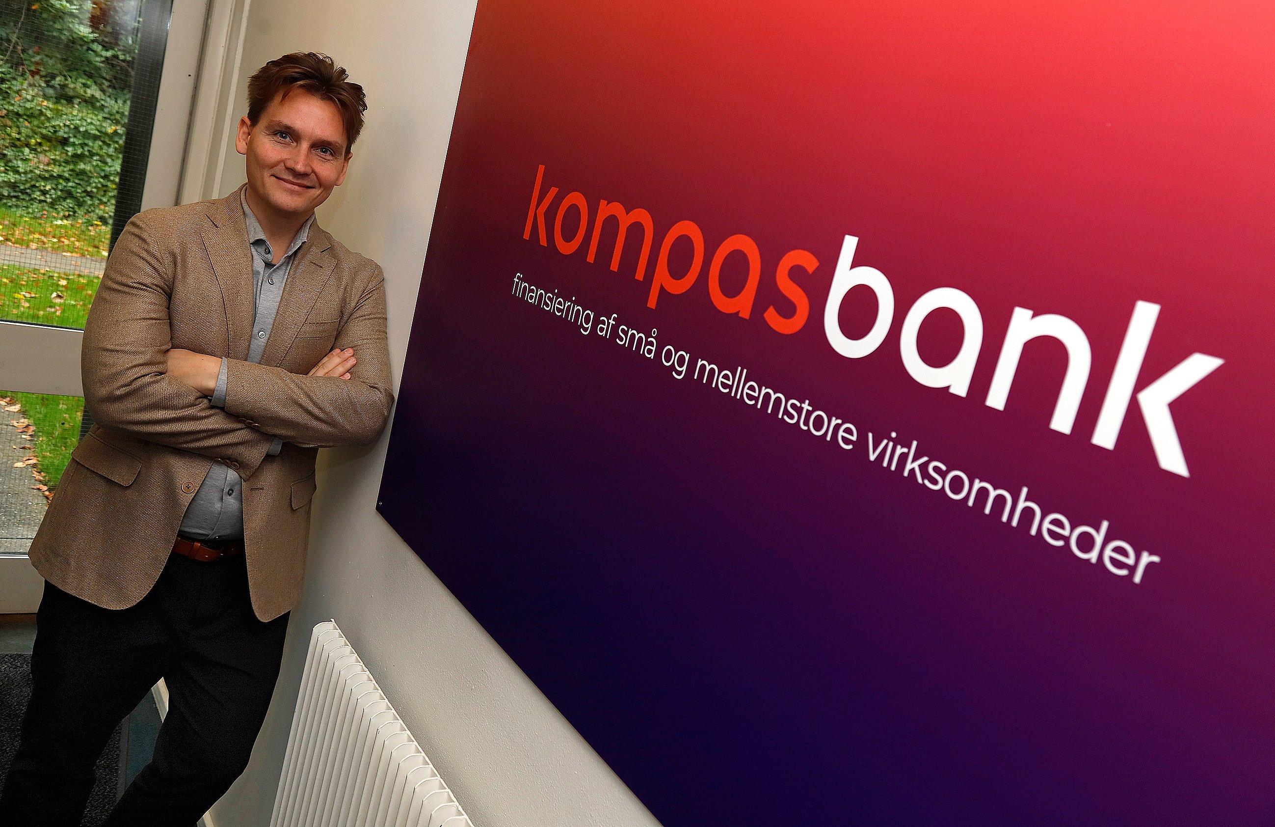 Små og mellemstore virksomheder skaber job, vækst og bidrager til lokalsamfundet, og det ser ud til, at vi har ramt et behov, siger stifter og co-CEO Michael Hurup Andersen fra den nye erhvervsbank, kompasbank i Vedvæk. Foto: Allan Nørregaard