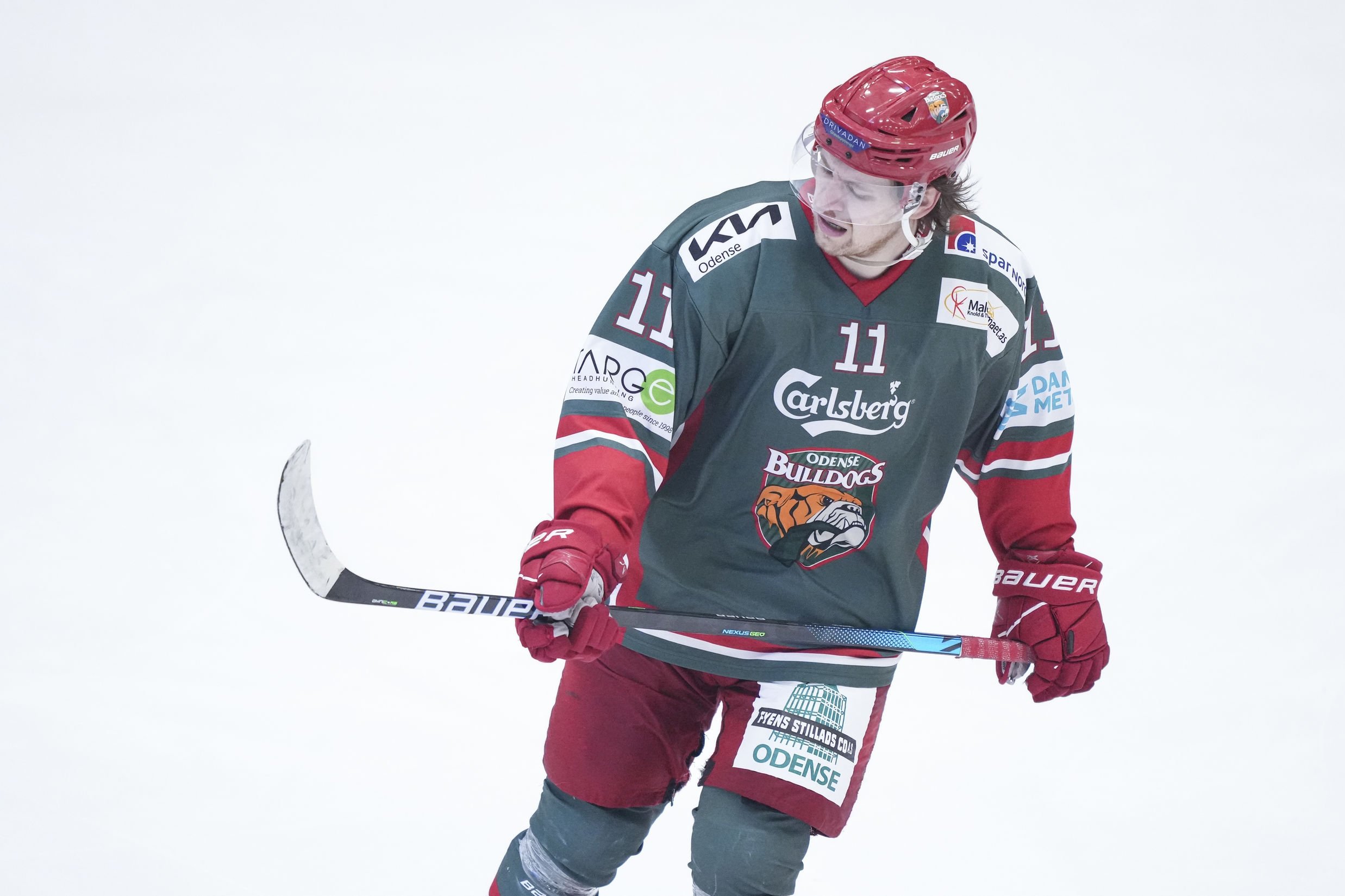 Odense Bulldogs vandt fredag 4-2 over Herning Blue Fox og er nu ét point efter midtjyderne på andenpladsen.