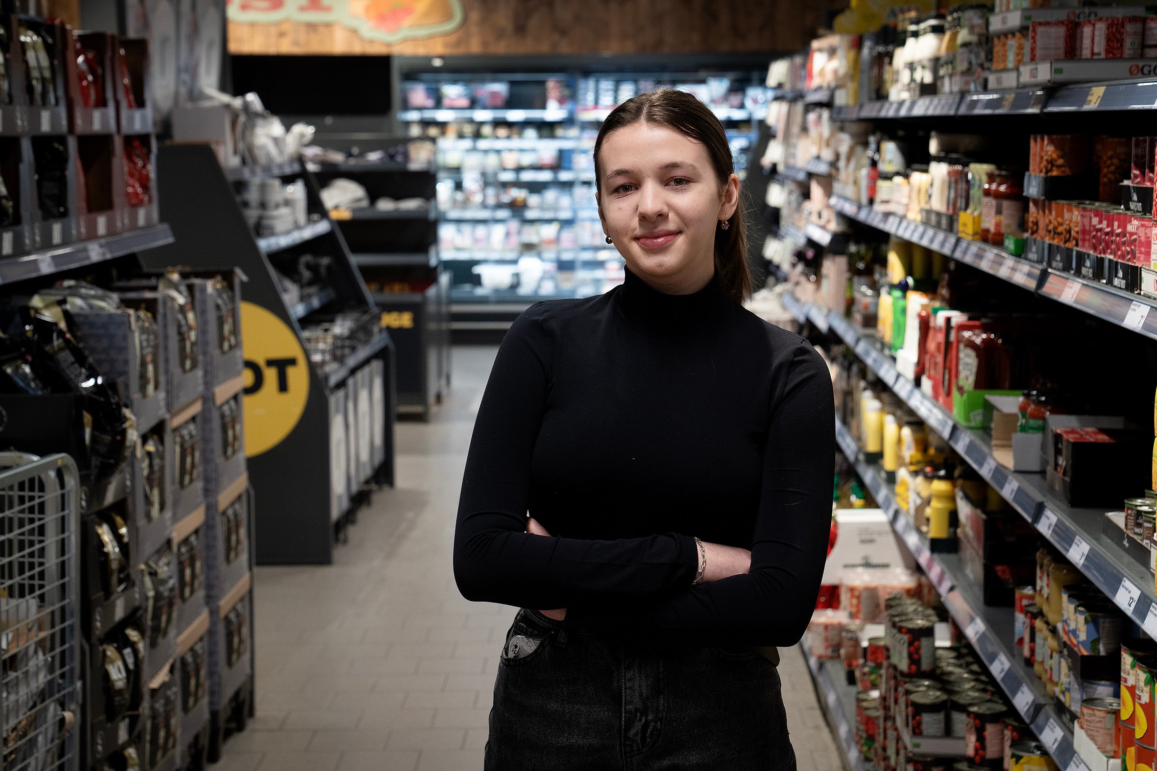 16-årige Daryna Polypovych har lært at tale dansk på rekordtid - blandet andet ved at bede sine klleger hos Netto at tale dansk med hende så meget som muligt. Foto: Thomas Olsen