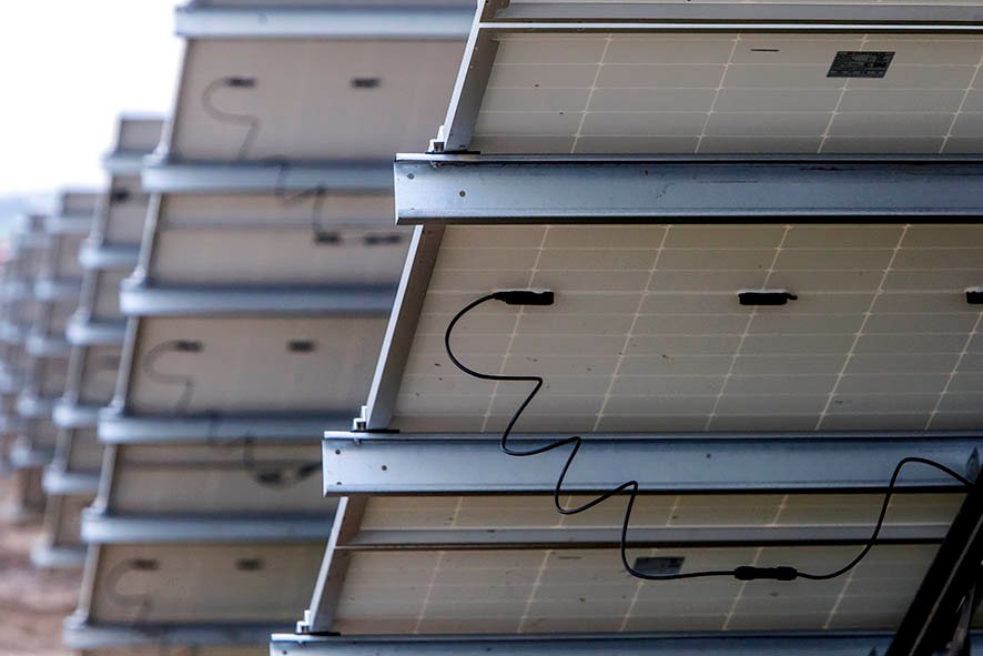 Det er ikke alle steder i kommunen, der egner sig til solceller. De to arealer, som energiselskabet European Energy kigger på, er faktisk dem, der ifølge forvaltningen er bedst egnede. Foto: Jens Wollesen