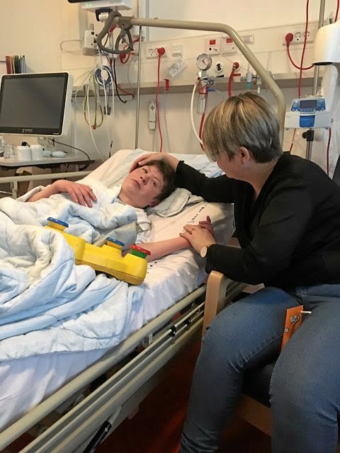 Bostedet Heimdal og dermed Slagelse Kommune kritiseres for ikke at tage talrige henvendelser, underretninger fra læger samt en klagestrøm fra en bekymret mor alvorligt. Ifølge 41-årige Kathrine Butzbach, hvis datter har boet på stedet og er blevet omsorgssvigtet, er forholdene stærkt kritisable. Nu udtaler styrelse kritik af stedet - blandt andet for at se stort på patientsikkerheden.