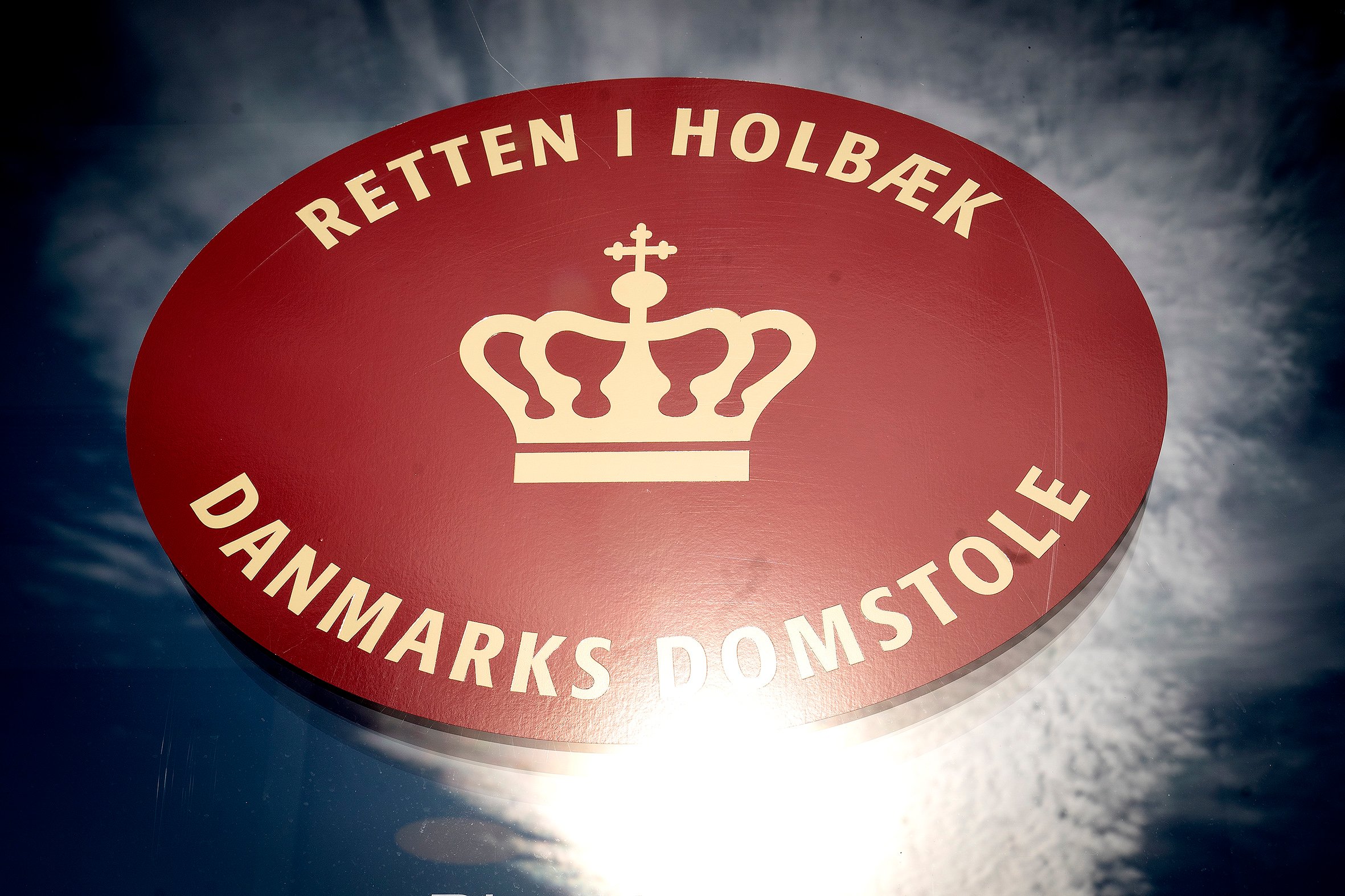 Retten i Holbæk har afsagt dom i sag, hvor to mænd var tiltalt for at gemme en pistol i en barnevogn.