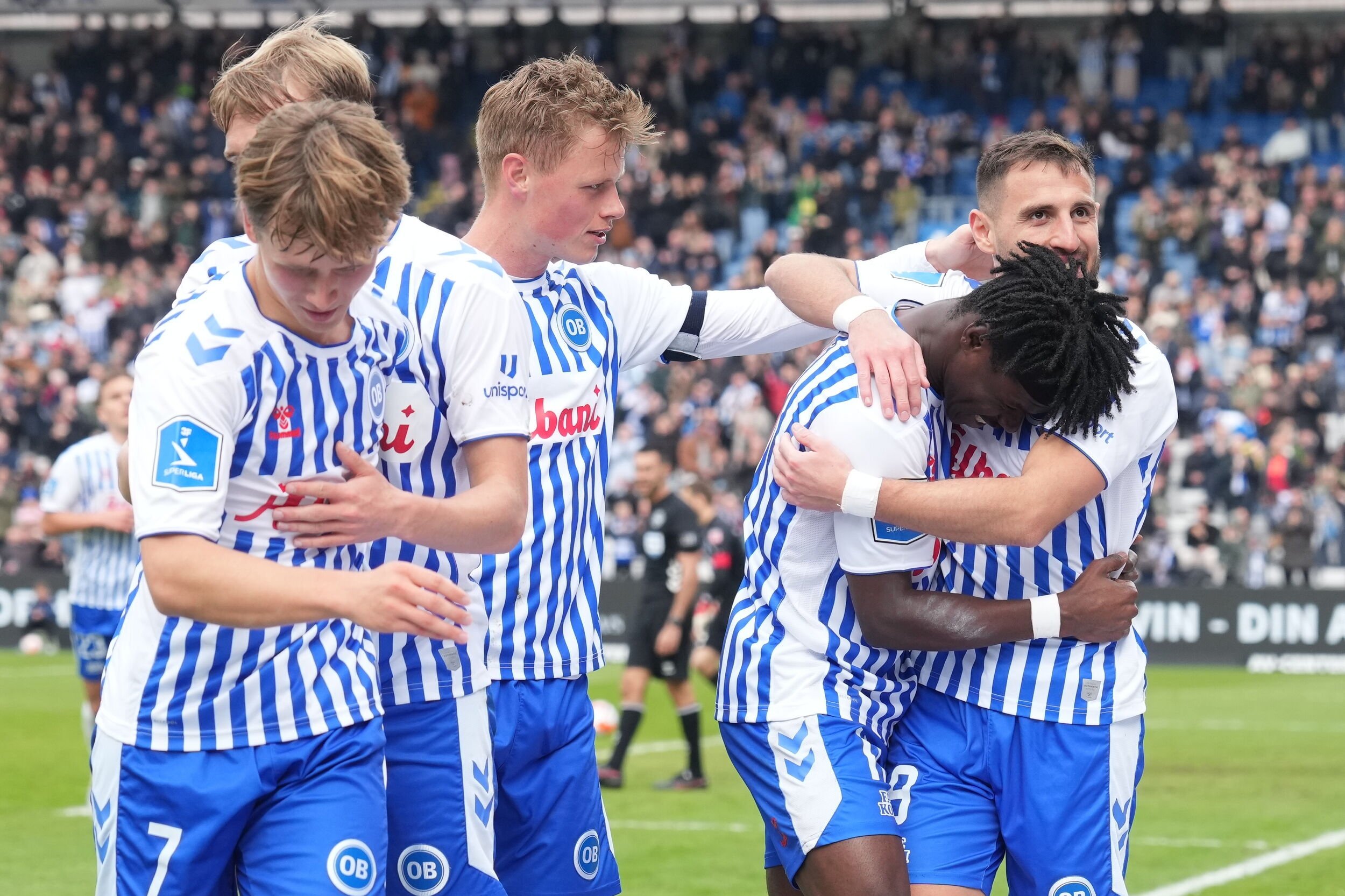 OB har nu kun et point op til playoffpladsen i Superligaen, efter at fynboerne søndag slog Silkeborg med 2-0.