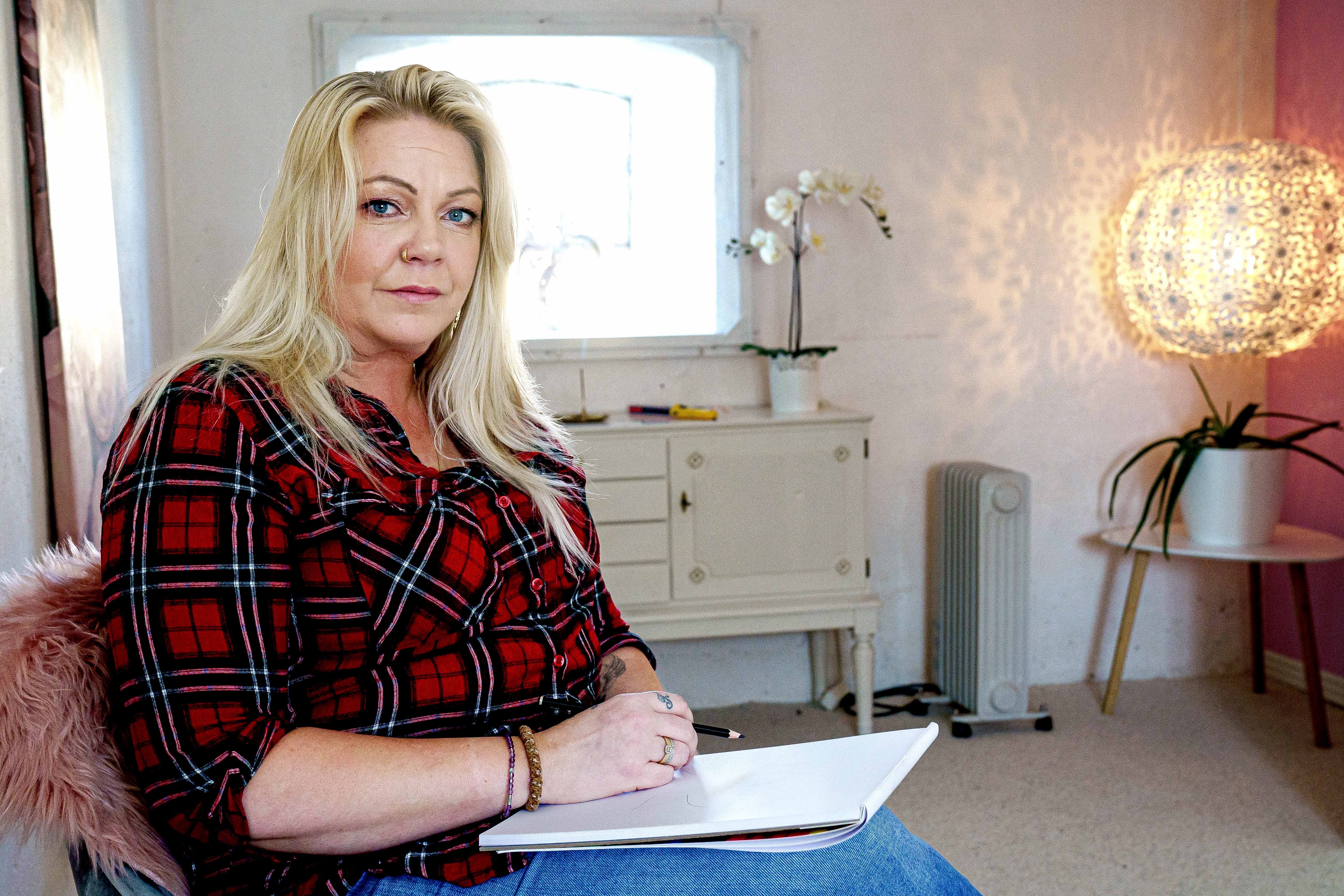 Christina Smith Langtoft er clairvoyant og har også en butik, hvor hun sælger krystaller.