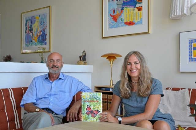 Søren Krøjer har skrevet de 14 tekster i »Syngesange«, mens Annette Sjølund har illustreret. Melodierne er komponeret af norske Turid K. Mathiesen. (Arkivfoto: Rikke Michael Hansen)