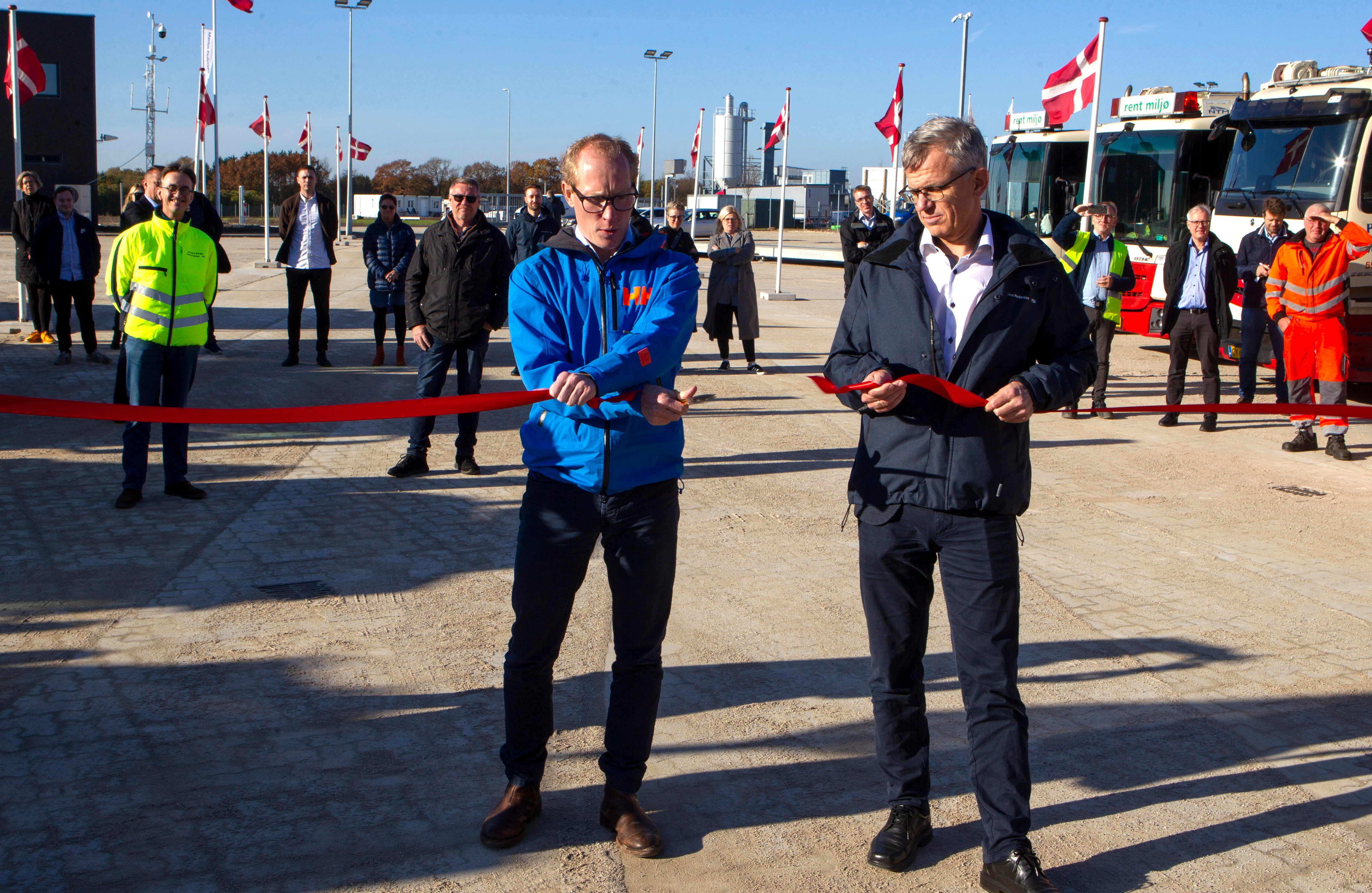 Her borgmester Henrik Hvidesten, da Marius Pedersen som de første flyttede ind i Business Park Ringsted i 2021. Foto: Anders Ole Olsen
