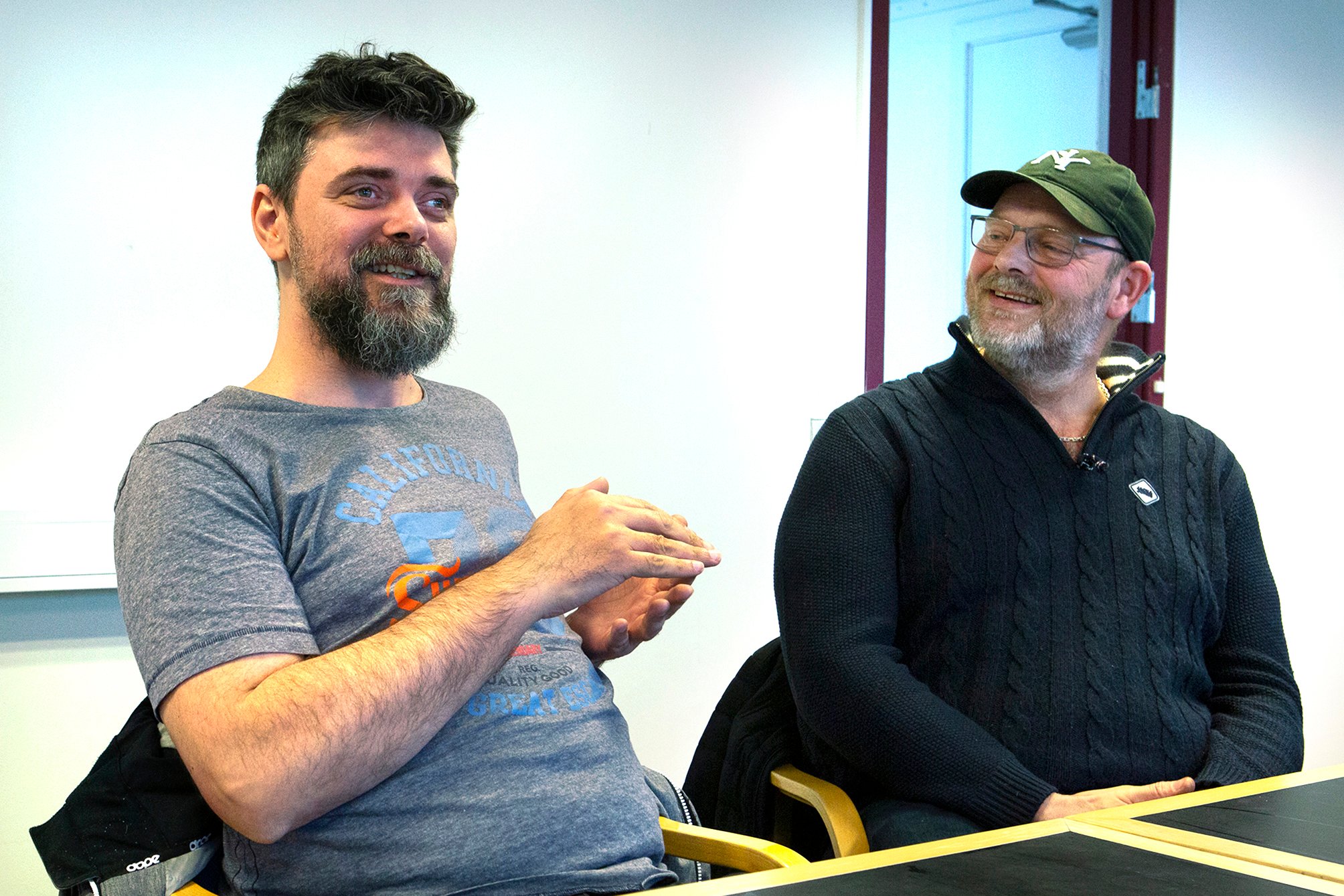 Kevin Steger (tv.) og Anders Jönsson er begge instruktører i Lær at tackle-kurser. Nu står de bag en ny café, hvor tidligere kursister eller interesserede kan holde relationen ved lige. Foto: Kim Rasmussen