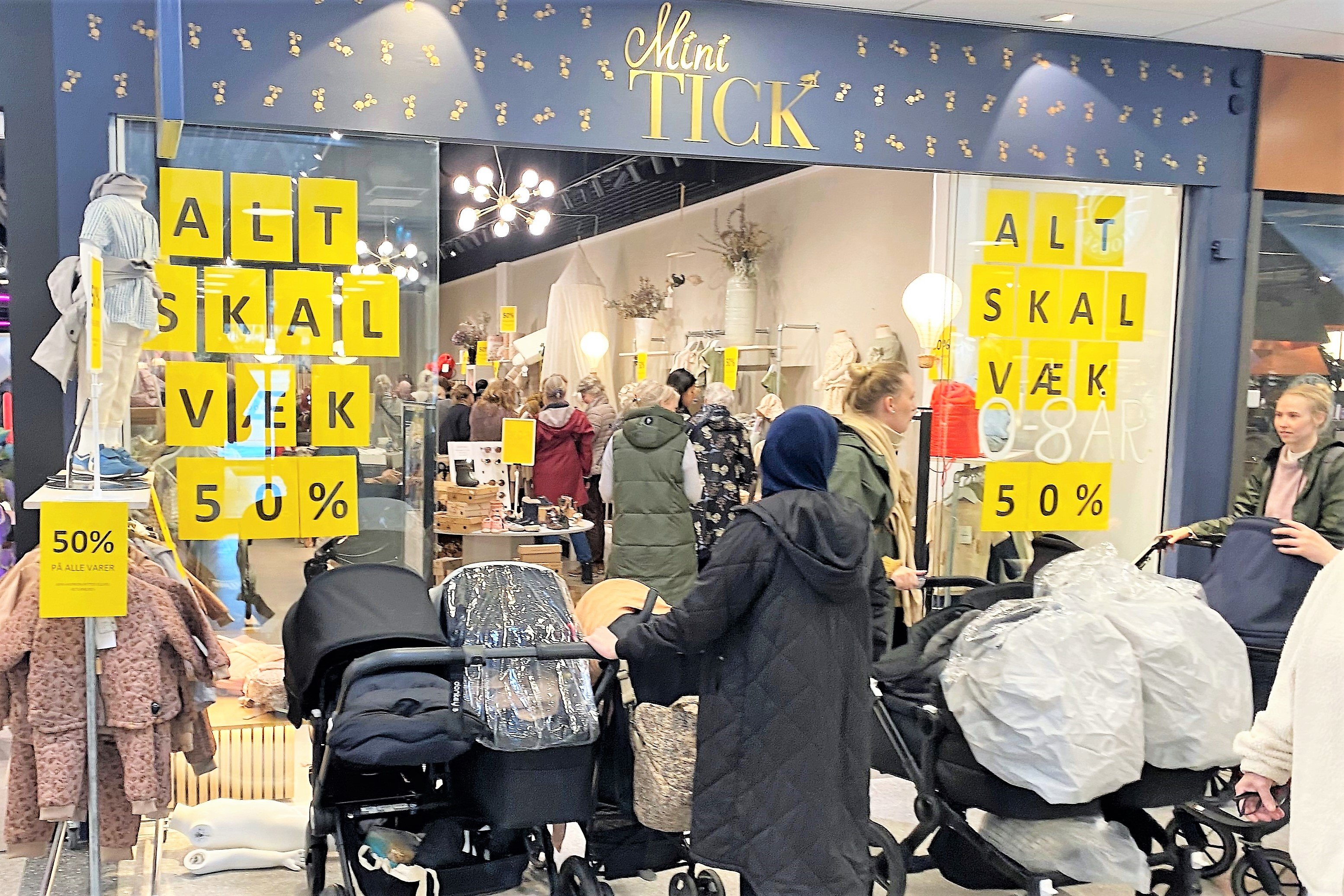 Ikke siden åbningen har Mini Tick i Hørsholm Midtpunkt haft så mange kunder som de seneste dage, der har stået i ophørsudsalgets tegn. Foto: Fred Jacobsen
