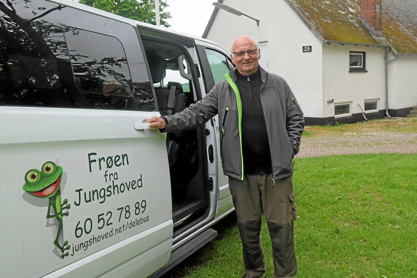 Frivillige “frøpassere” sørger for at køre borgere på Jungshoved til og fra indkøb og aftaler i Præstø, men hvad skal der ske, når aftalen om delebussen stopper? Foto: Lars Christensen