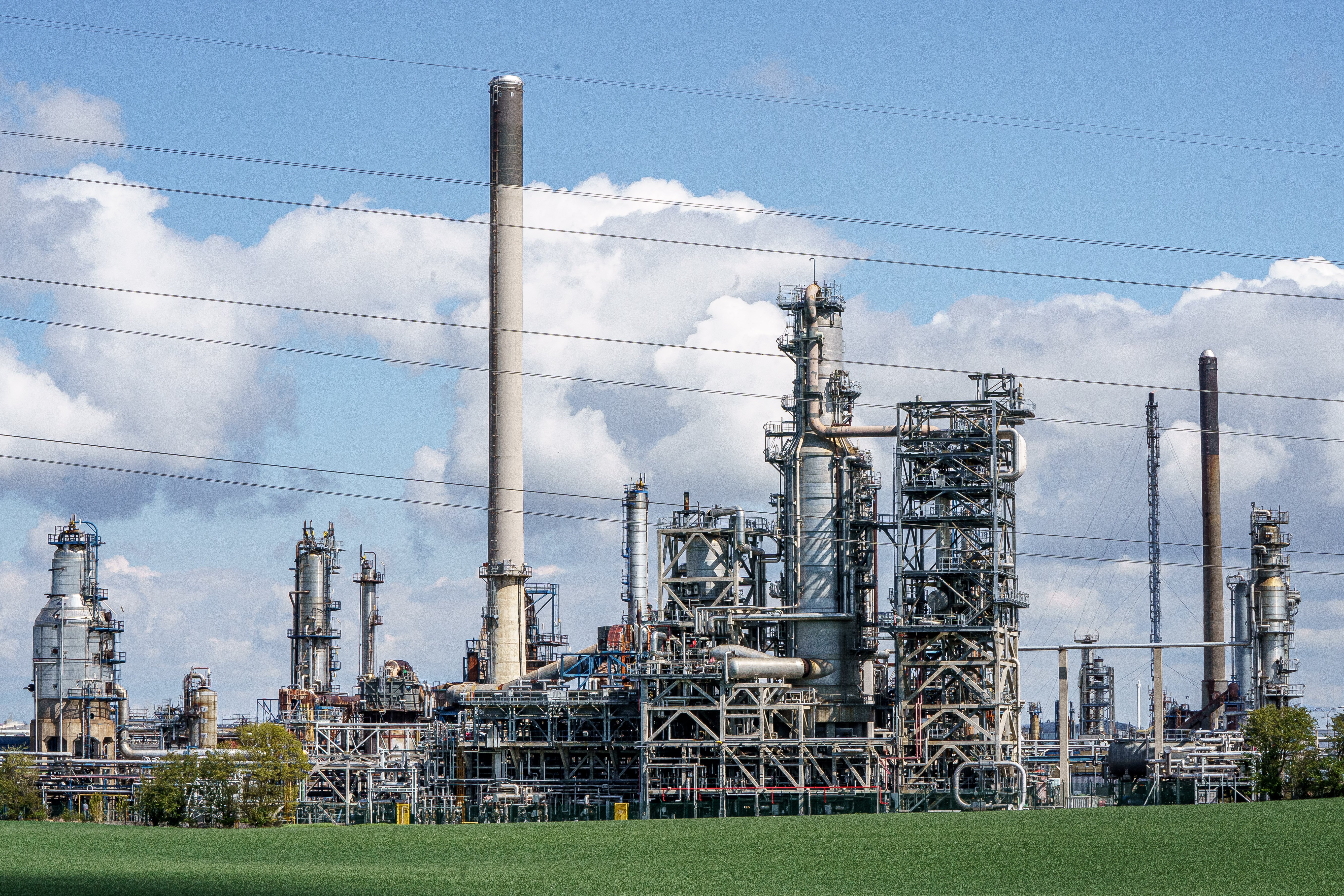 Ifølge Allen Krestensen, kommunikationschef ved Kalundborg Refinery, er der nedsat en intern arbejdsgruppe hos raffinaderiet, som skal undersøge produktionsomfanget af den urene diesel, samt hvor mange kunder, der er berørt.