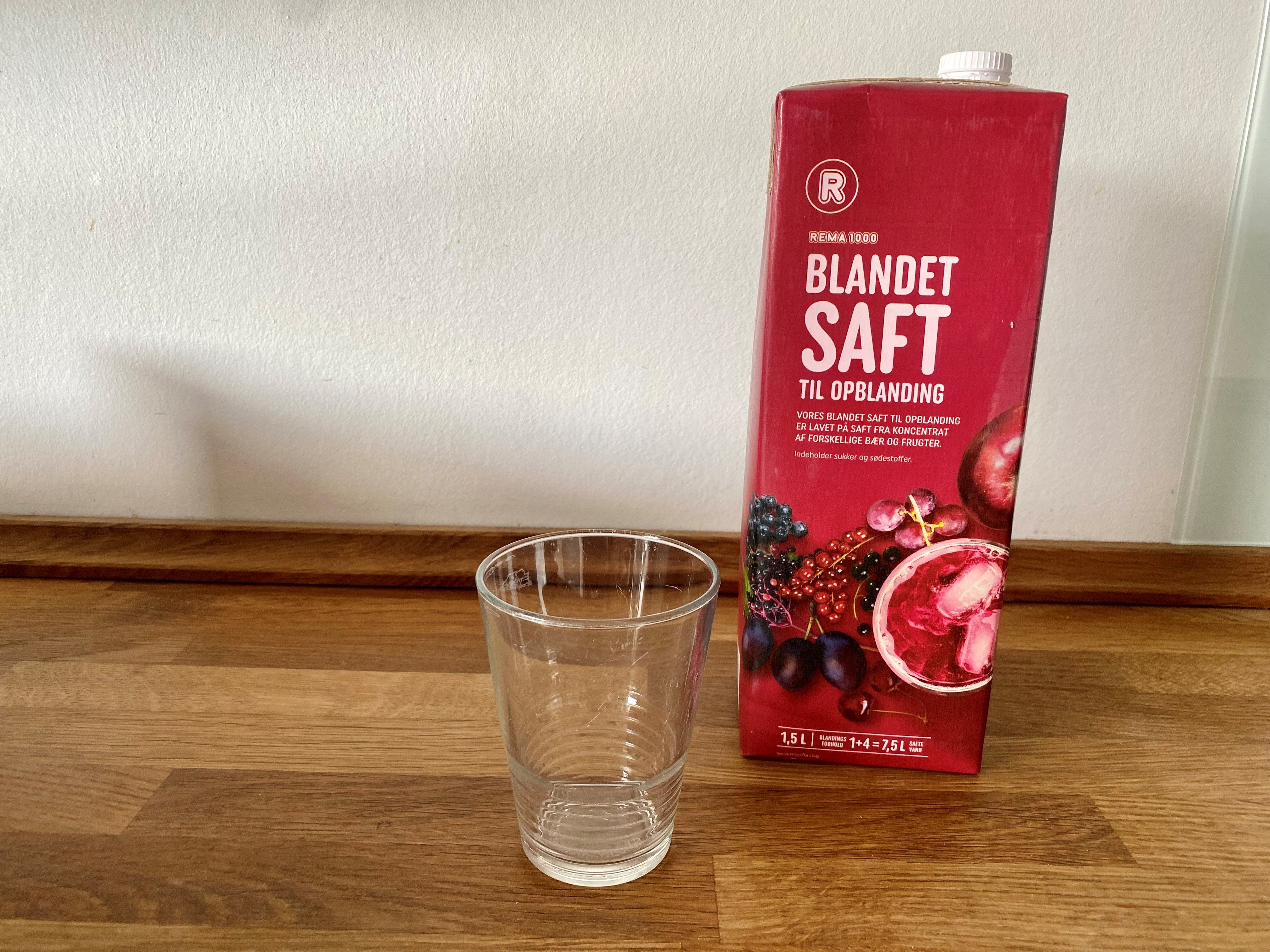 Det blev til en storm i et glas saftevand, da kommunen ikke fik kommunikeret tydeligt nok ud omkring de nye saftevandsregler og efterlod mange i troen om, at det var helt slut med saft.