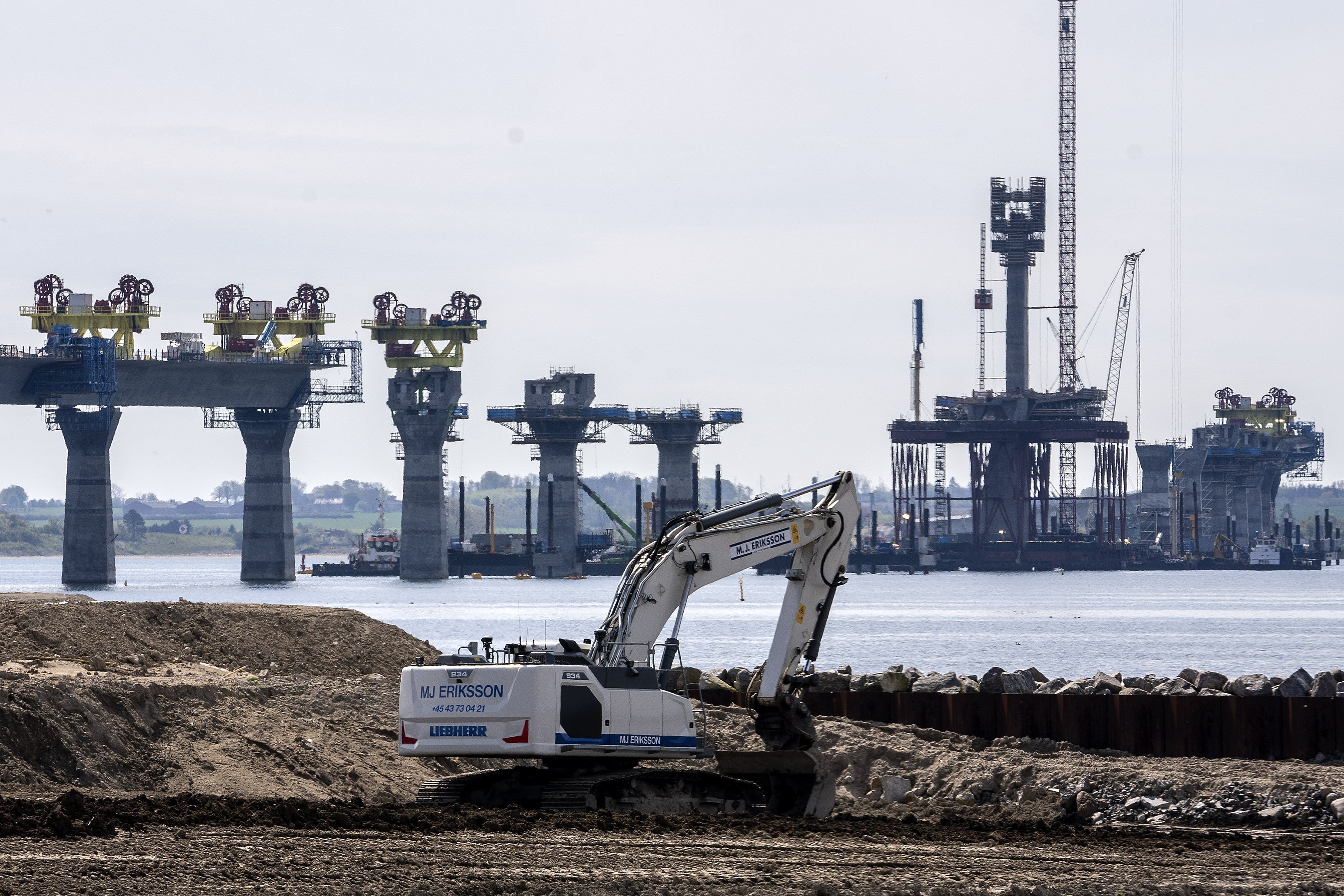 Klargøringen af havnen til de nye power to x-virksomheder har udsigt til et andet stort millardbyggeri, den nye storstrømsbro. Foto: Anders Ole Olsen