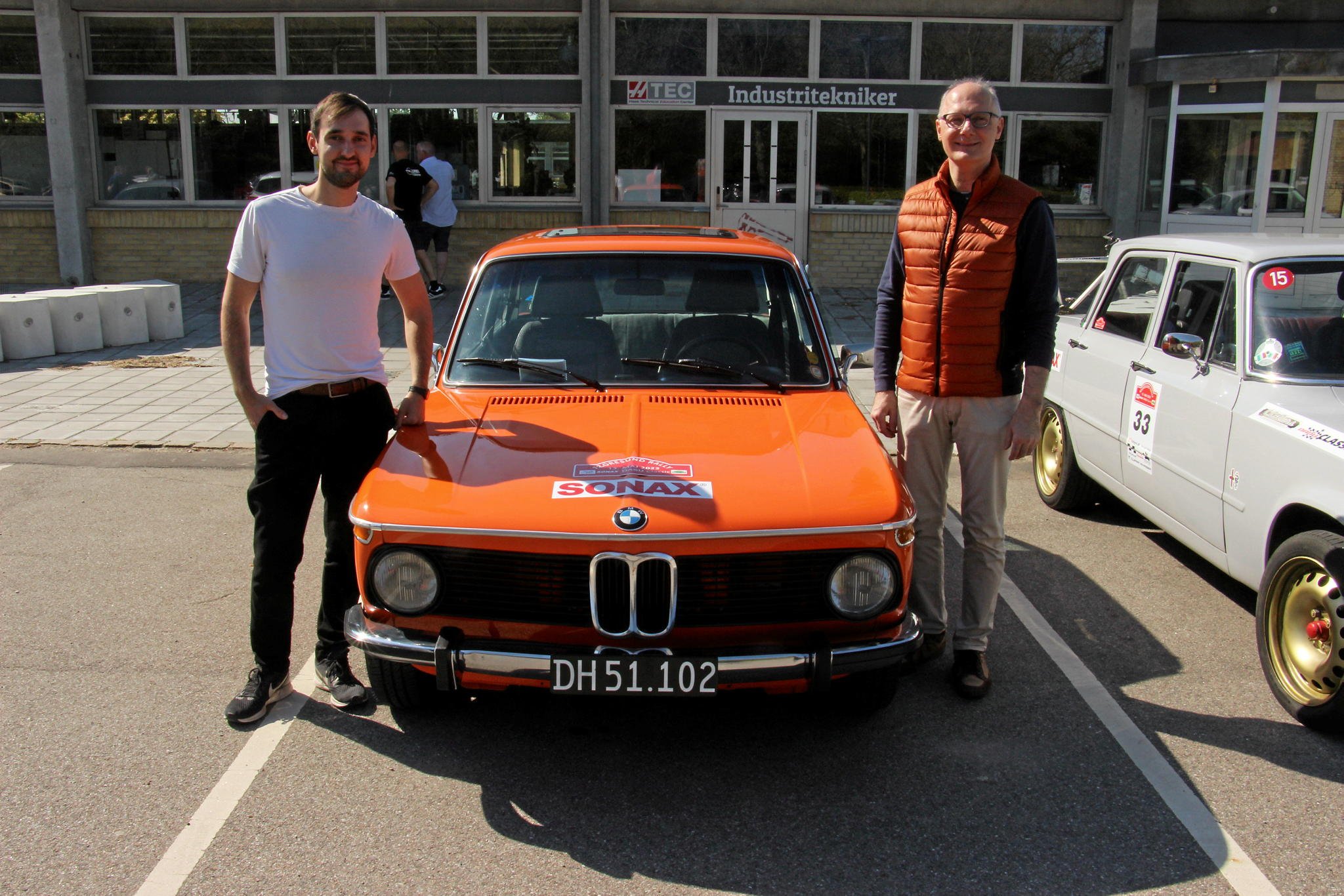 André Sorribes og far Michael Sorribes før deres jomfrutur i et pålidelighedsrally.
