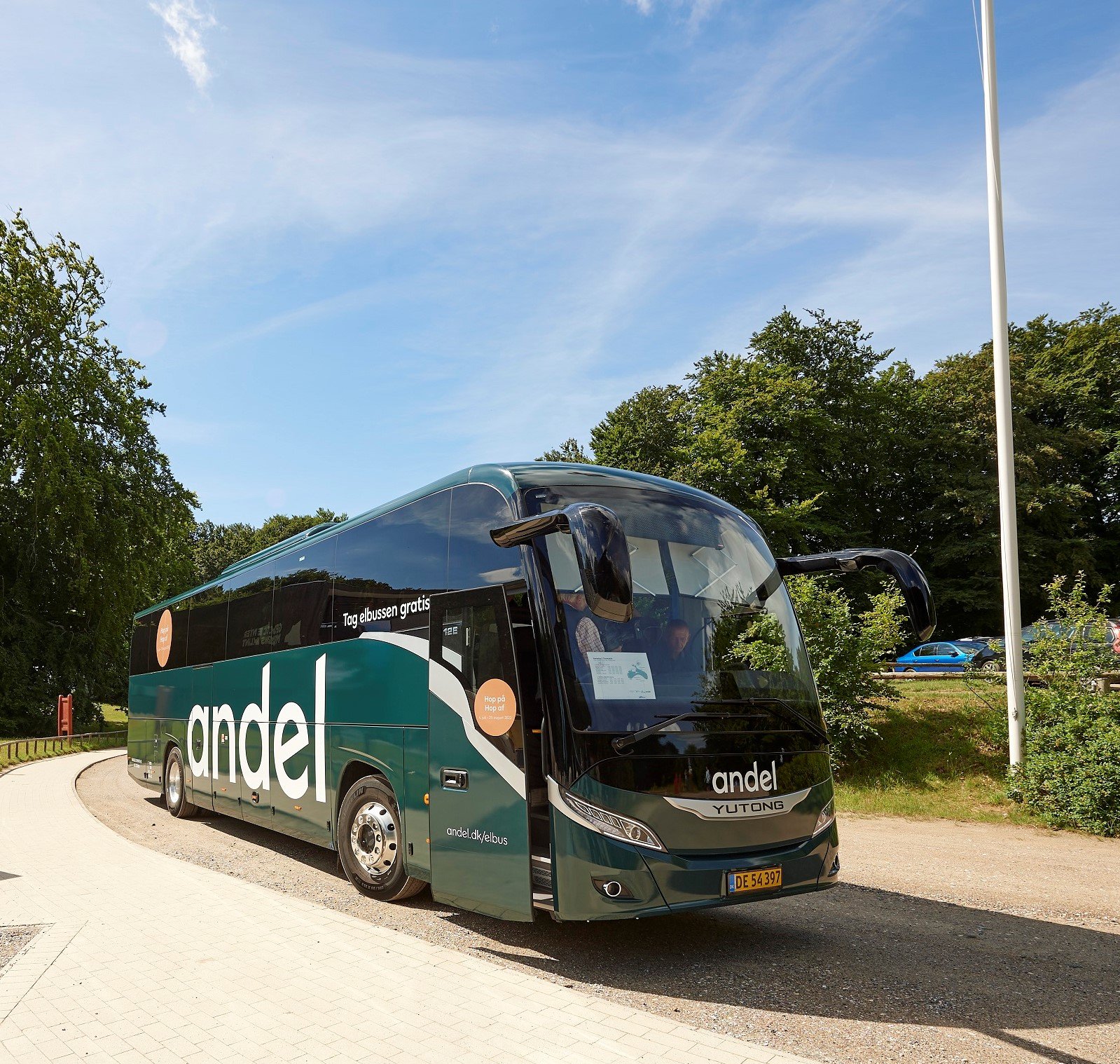 Andels elbus kører en fast rute på Stevns indtil den 1. juni i år. Det er gratis at køre med.